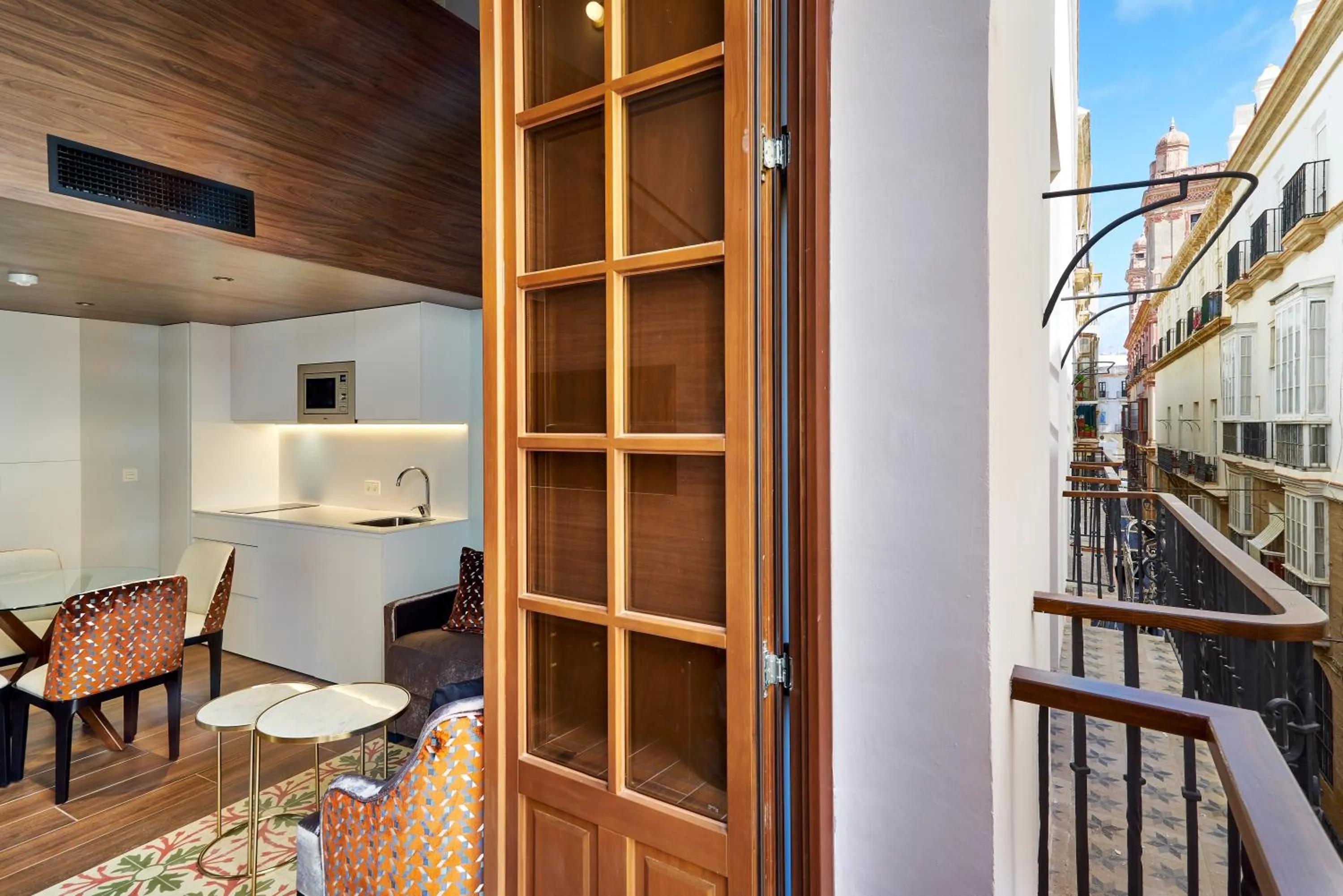 Duplex Apartment with Balcony in Tandem Torres de Cádiz Suites