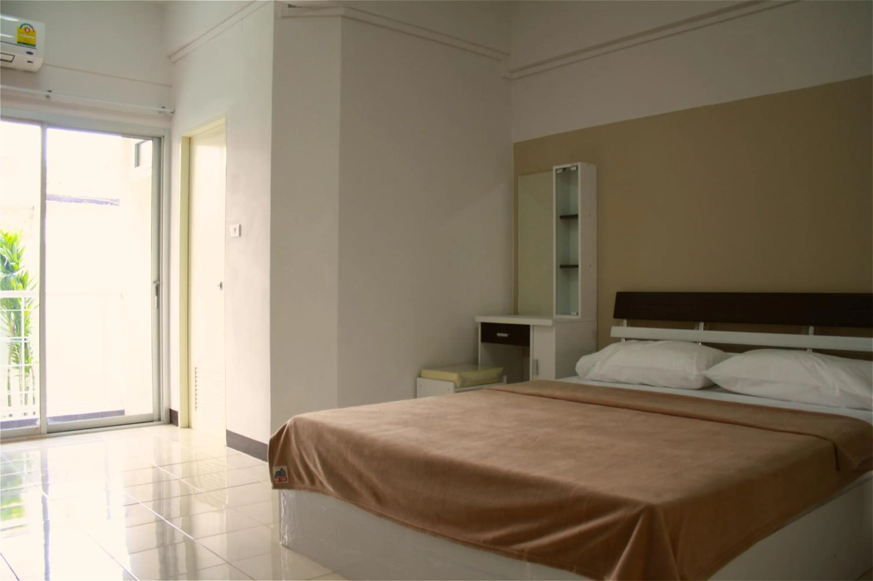 Standard Double Room in Baanbudsarin Apartment