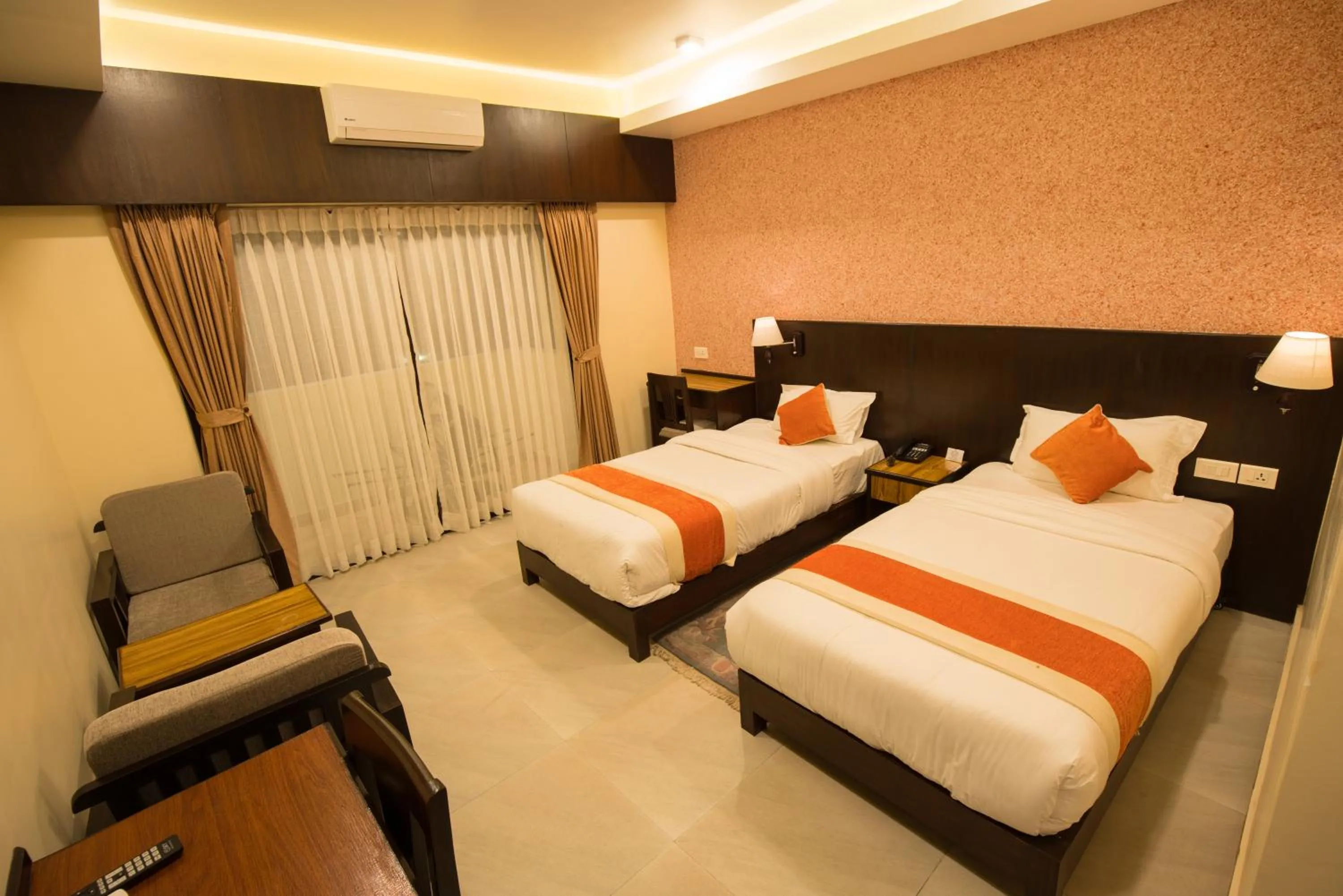 Deluxe Twin Room in Hotel Shaara