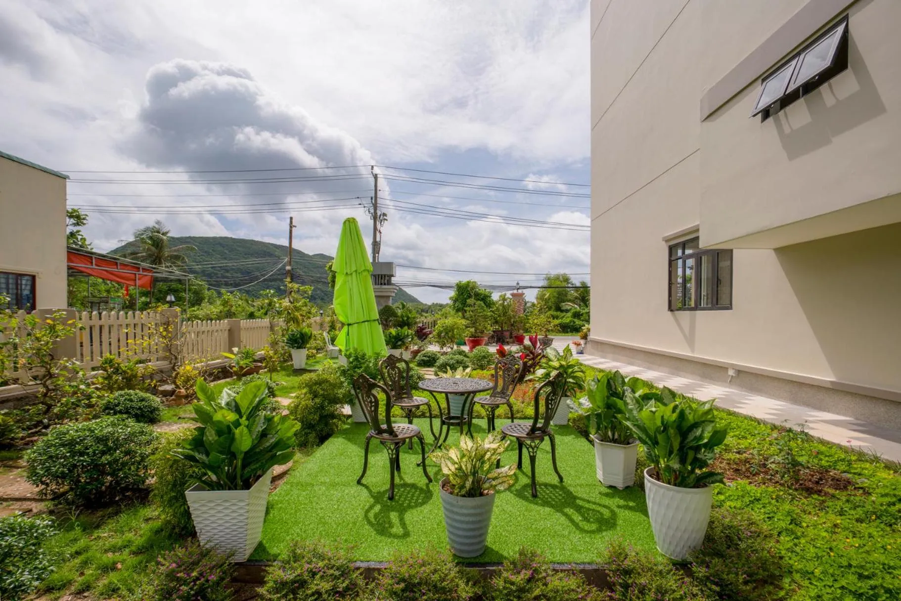 Deluxe Double or Twin Room with Mountain View in Garden House Côn Đảo