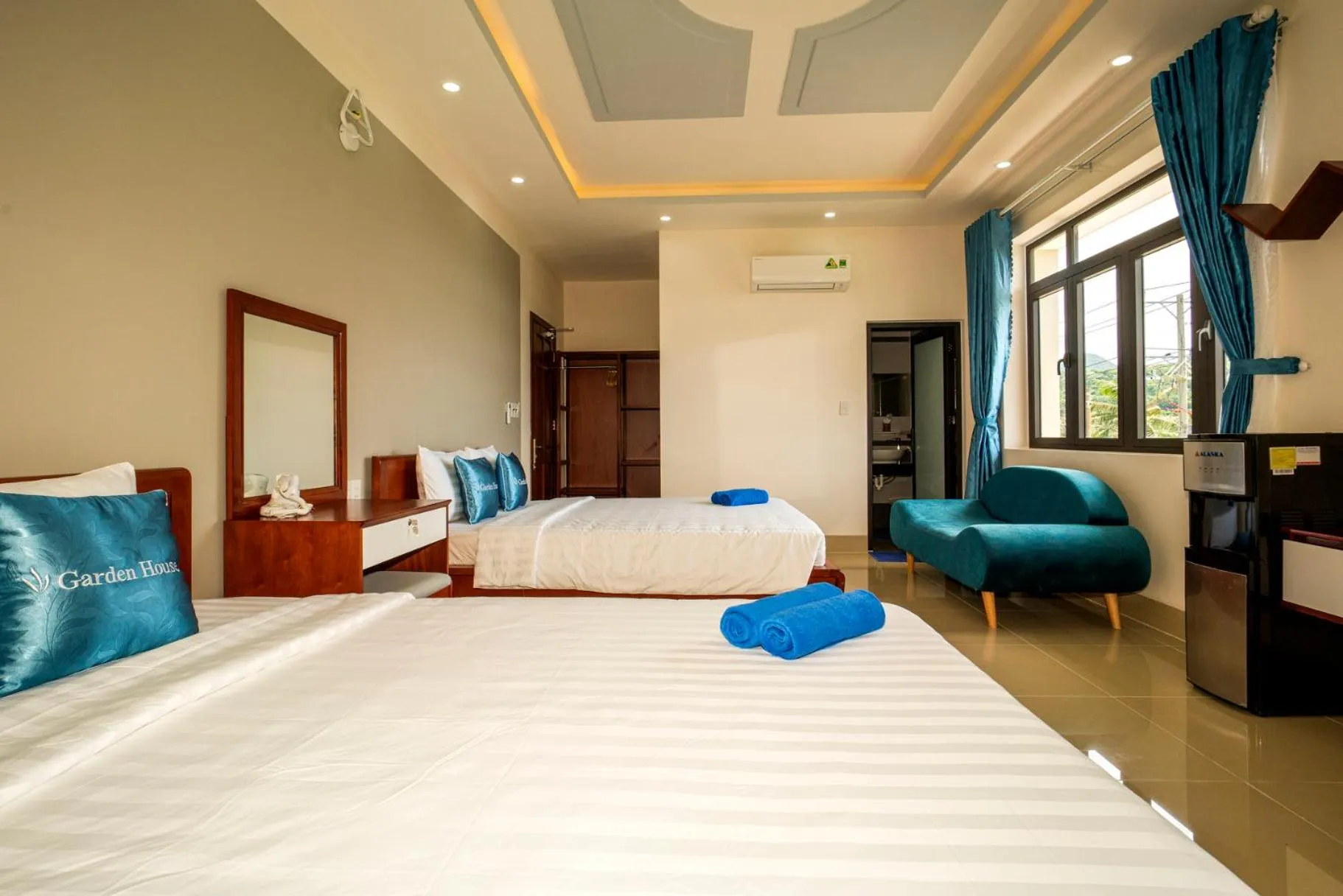 Deluxe Double or Twin Room with Mountain View in Garden House Côn Đảo