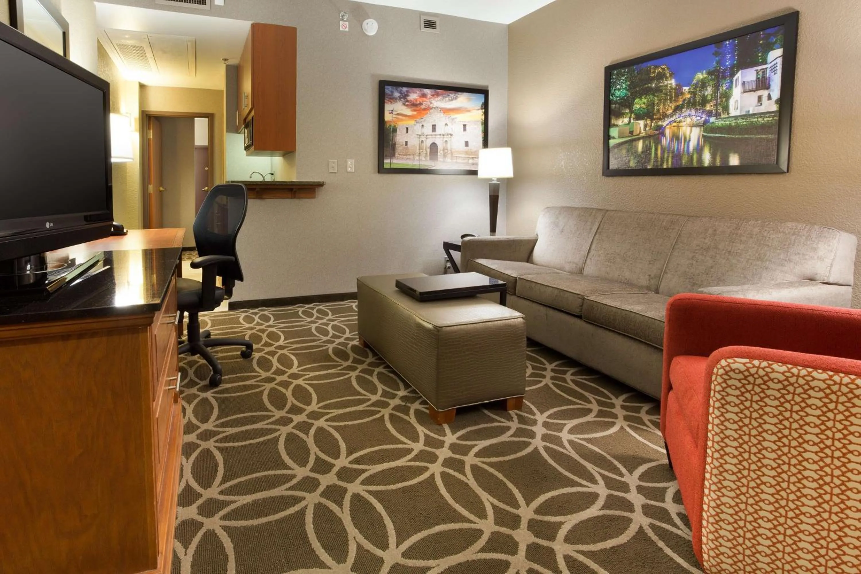 Queen Suite with Two Queen Beds with Terrace in Drury Inn & Suites San Antonio Riverwalk