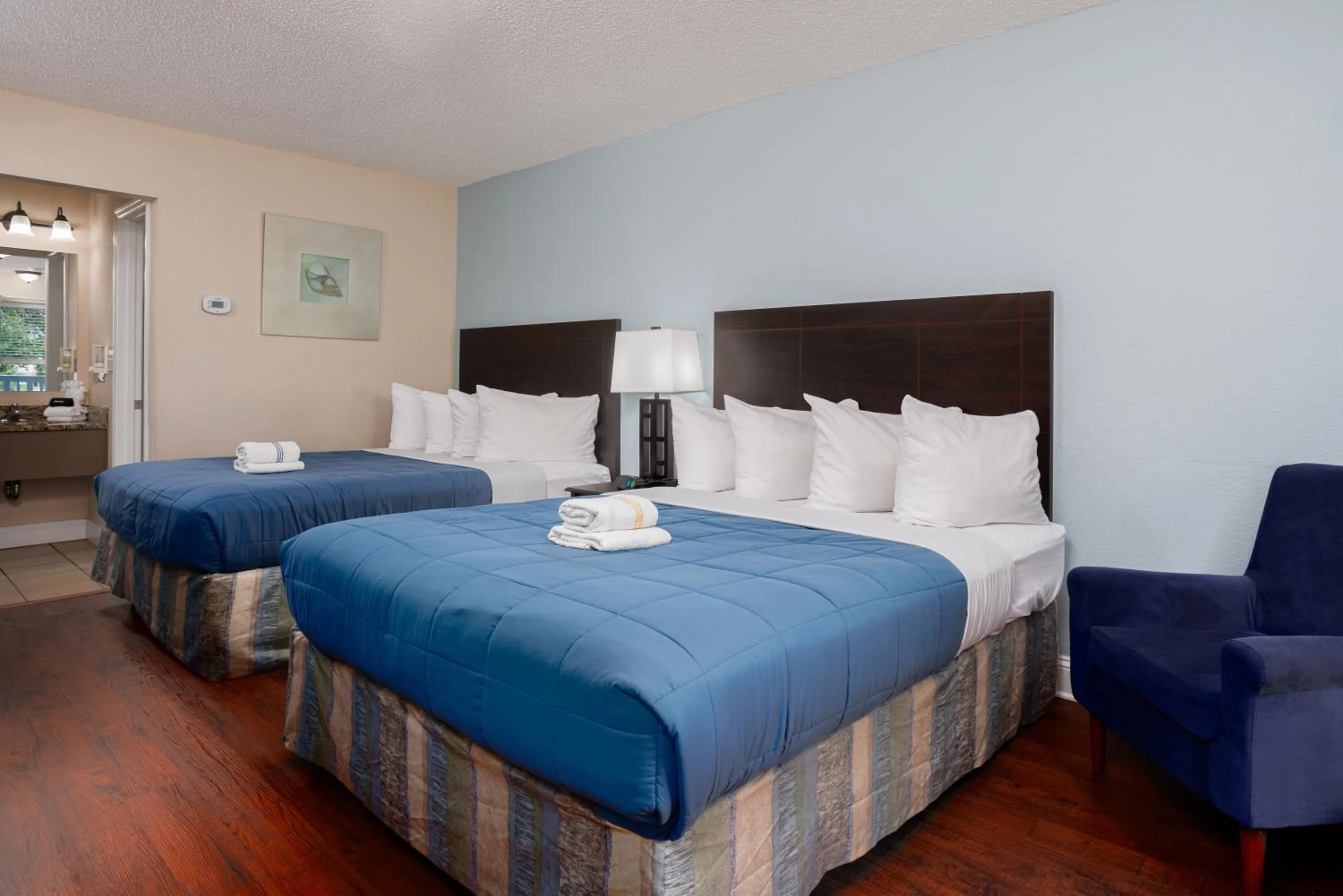 Queen Room with Two Queen Beds - Pet-friendly in Southern Oaks Inn - Saint Augustine