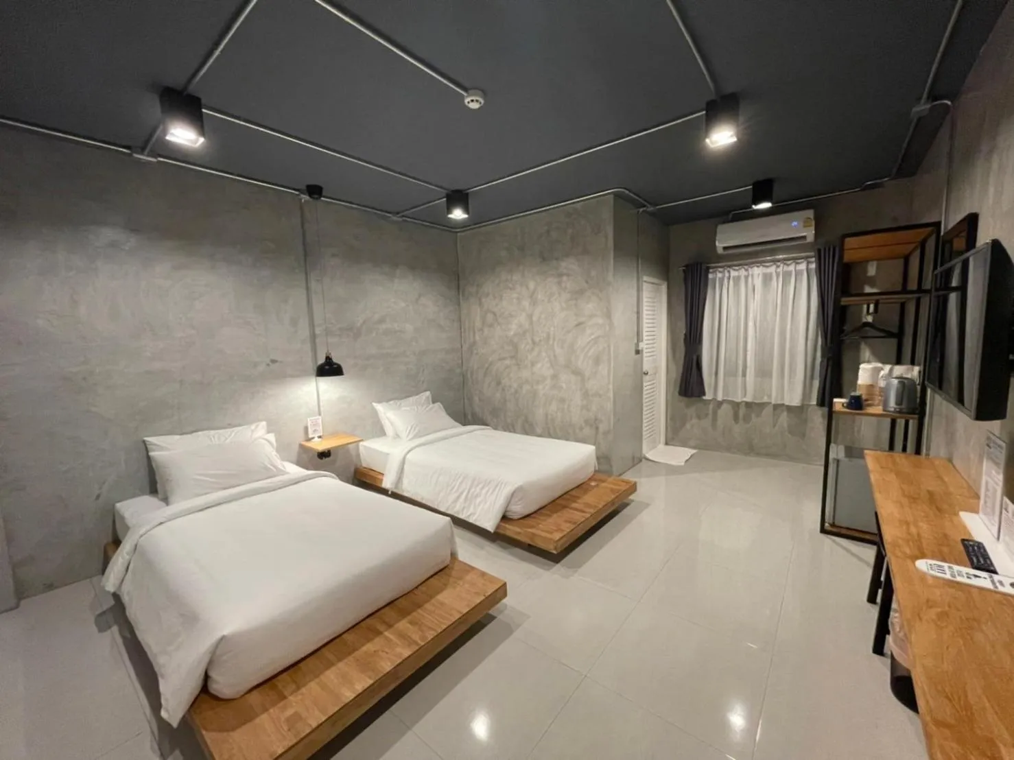 Deluxe Twin Room in Loft Space Hotel
