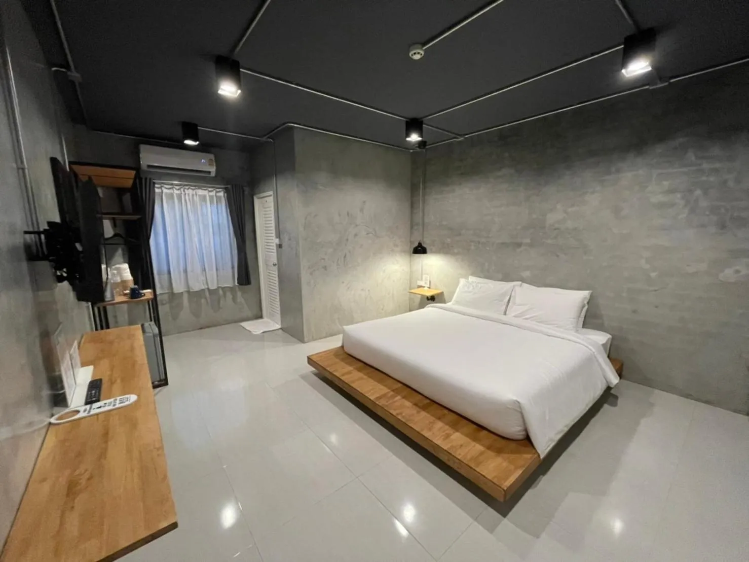 Deluxe King Room in Loft Space Hotel