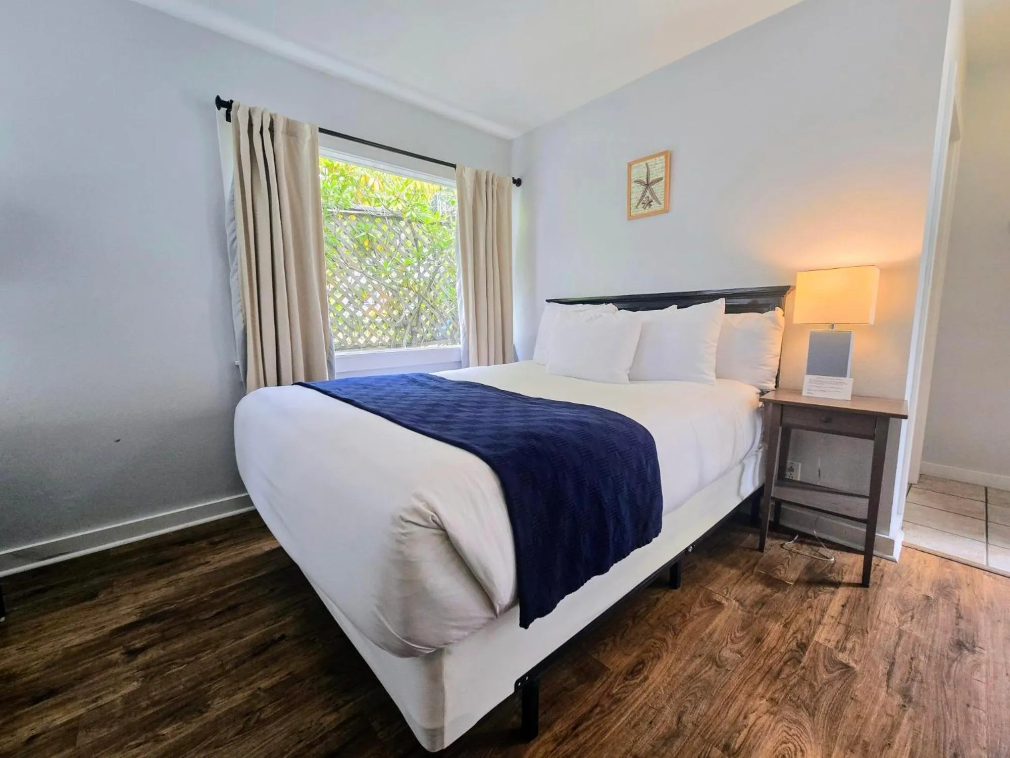 Double Room with Balcony and Sea View in Inn at Schoolhouse Creek