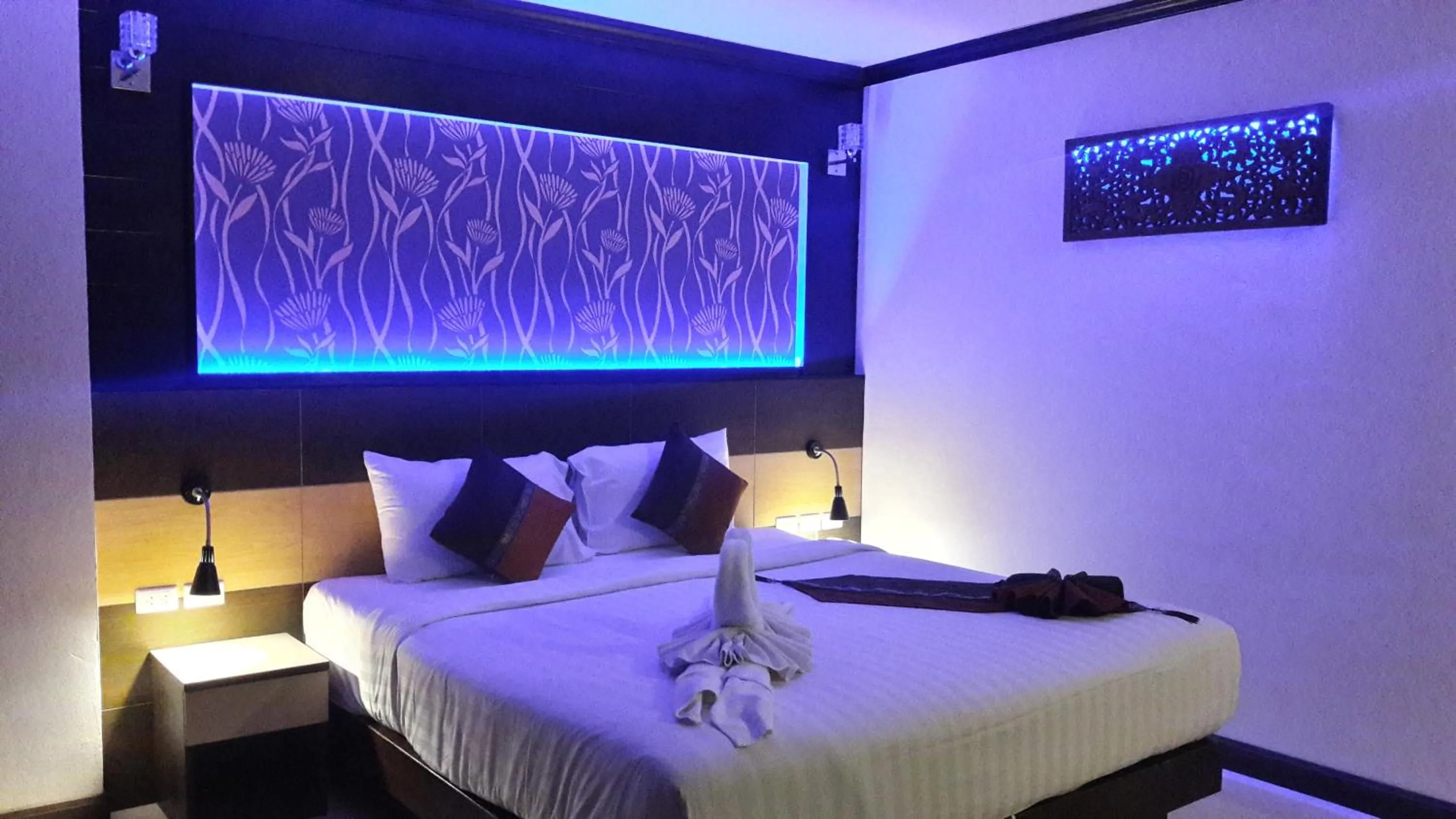 Deluxe Double Room in Patong Mansion - SHA Certified