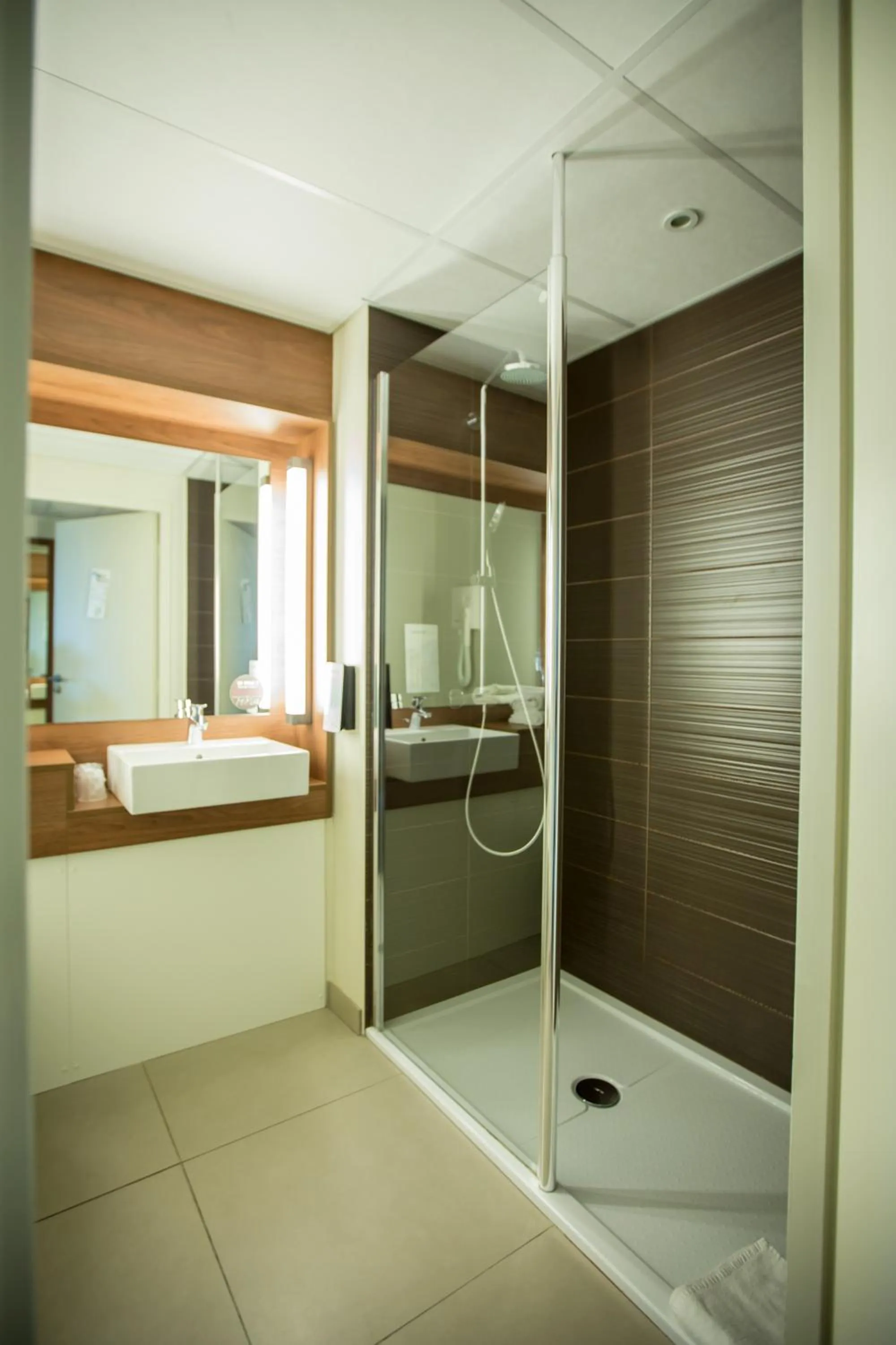 Standard Twin Room in Campanile Dijon Congrès Clemenceau