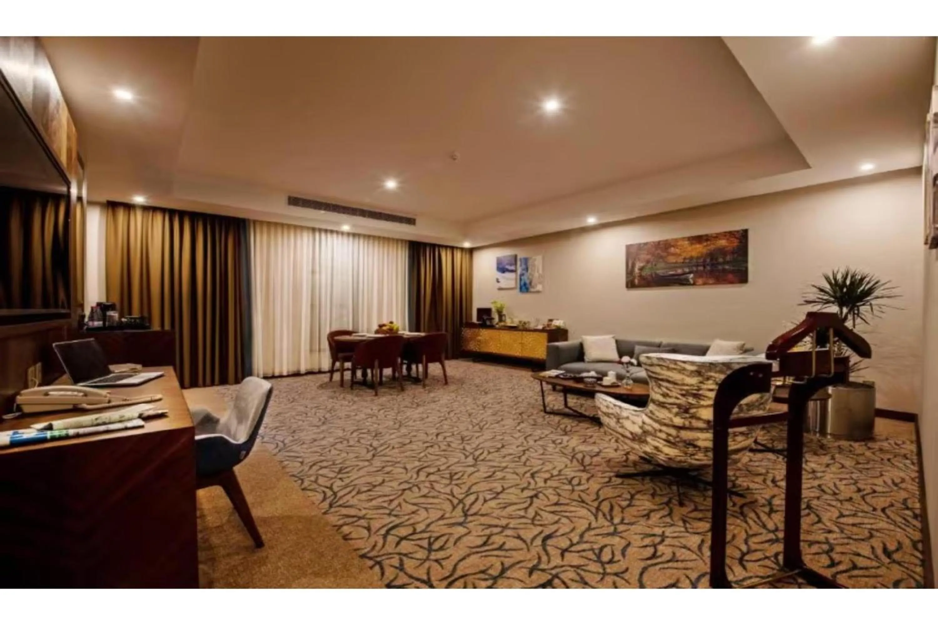 Junior Suite in Sunday Emerald Hotel