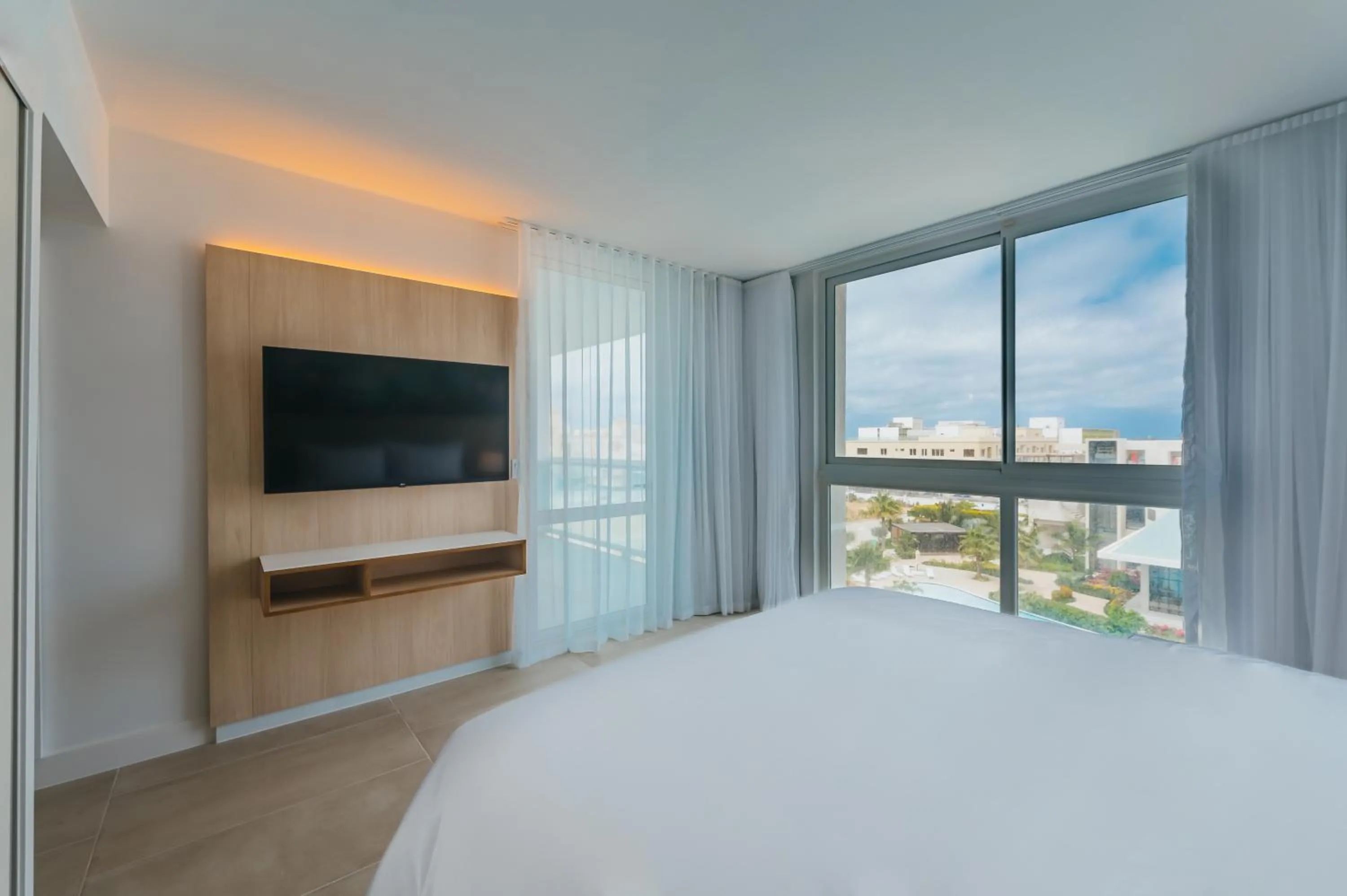 One-Bedroom King Suite with Pool View - Non-Smoking in Radisson Blu Aruba