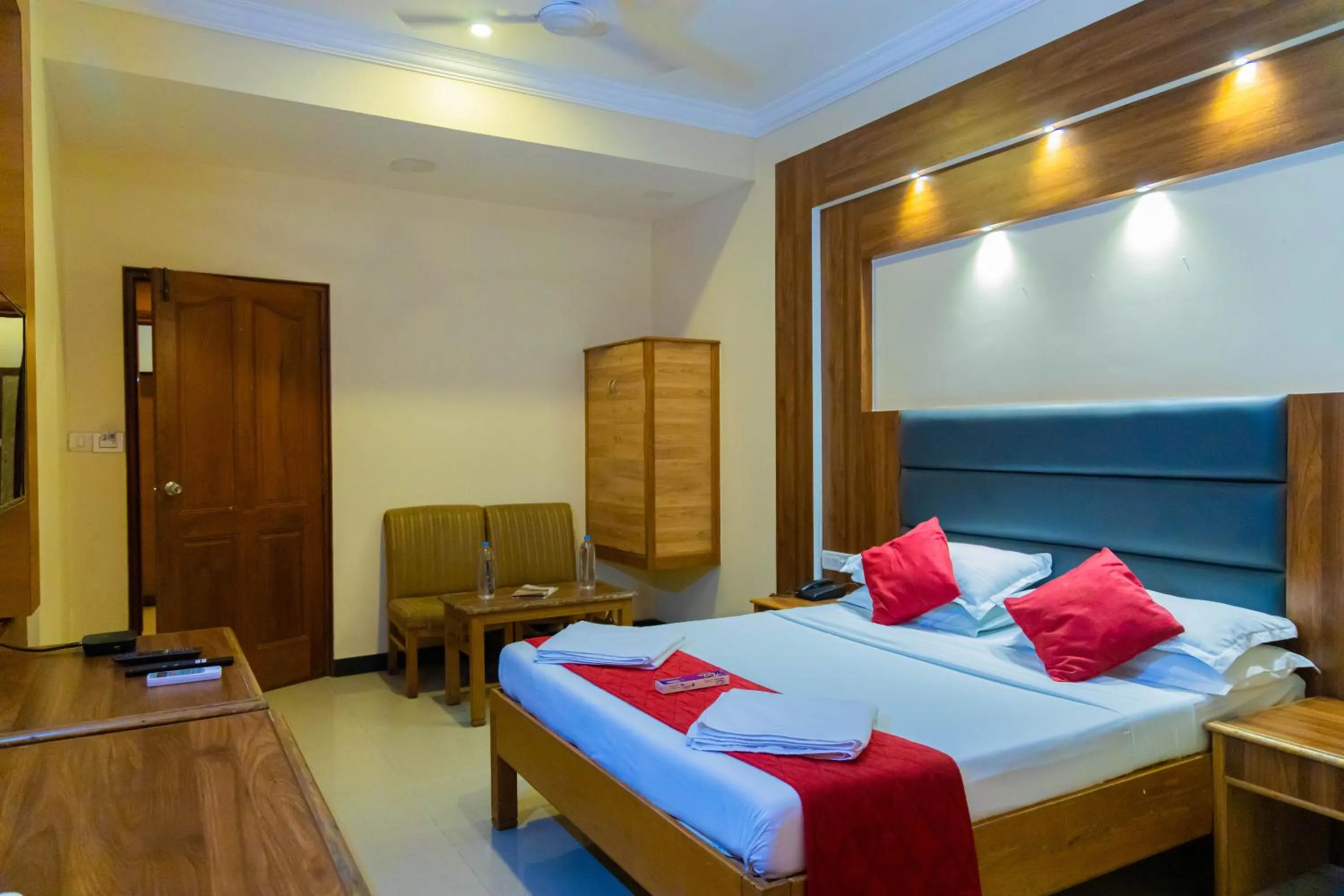 Deluxe Double Room in Hotel Chitra Park