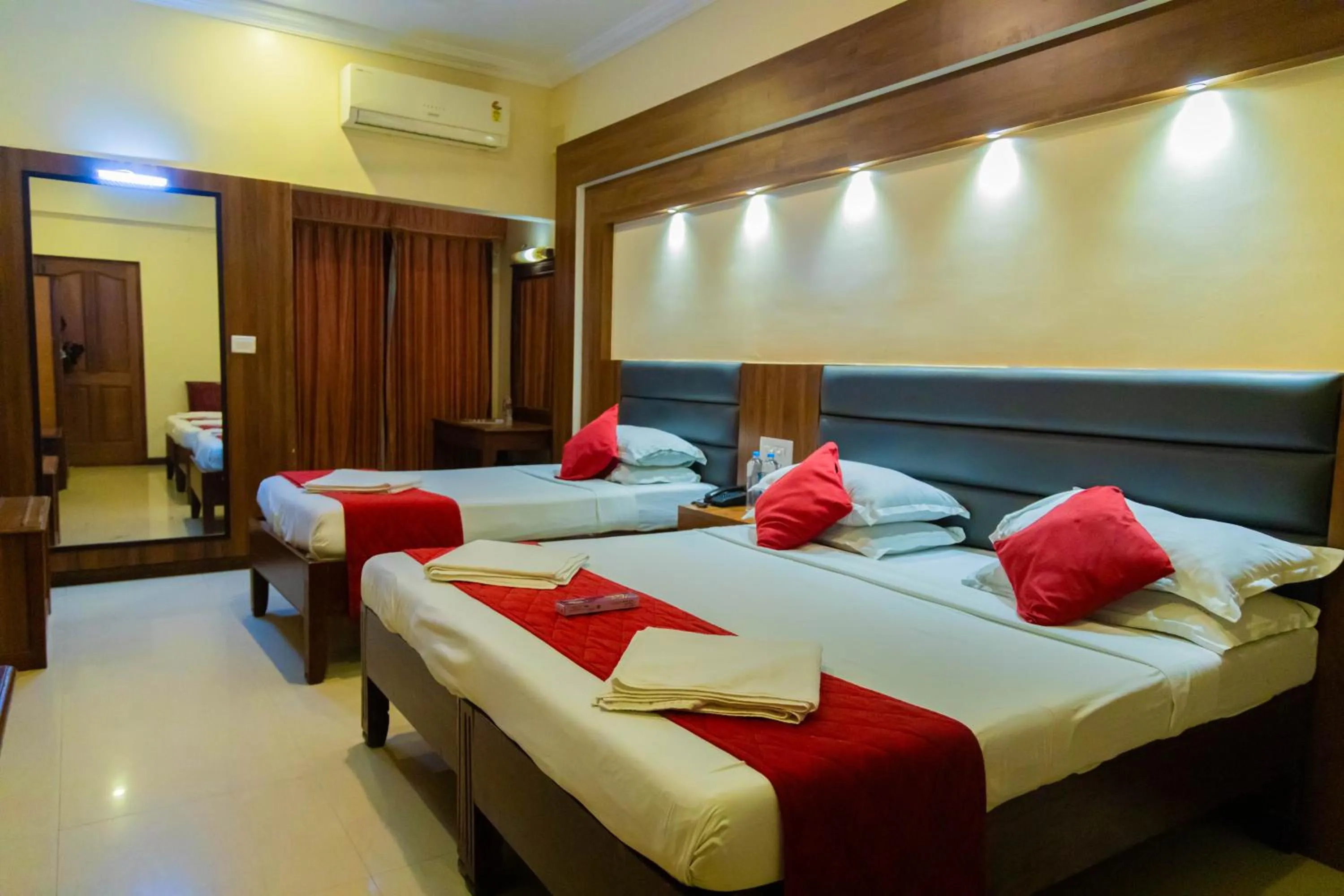 Luxury Triple Room in Hotel Chitra Park