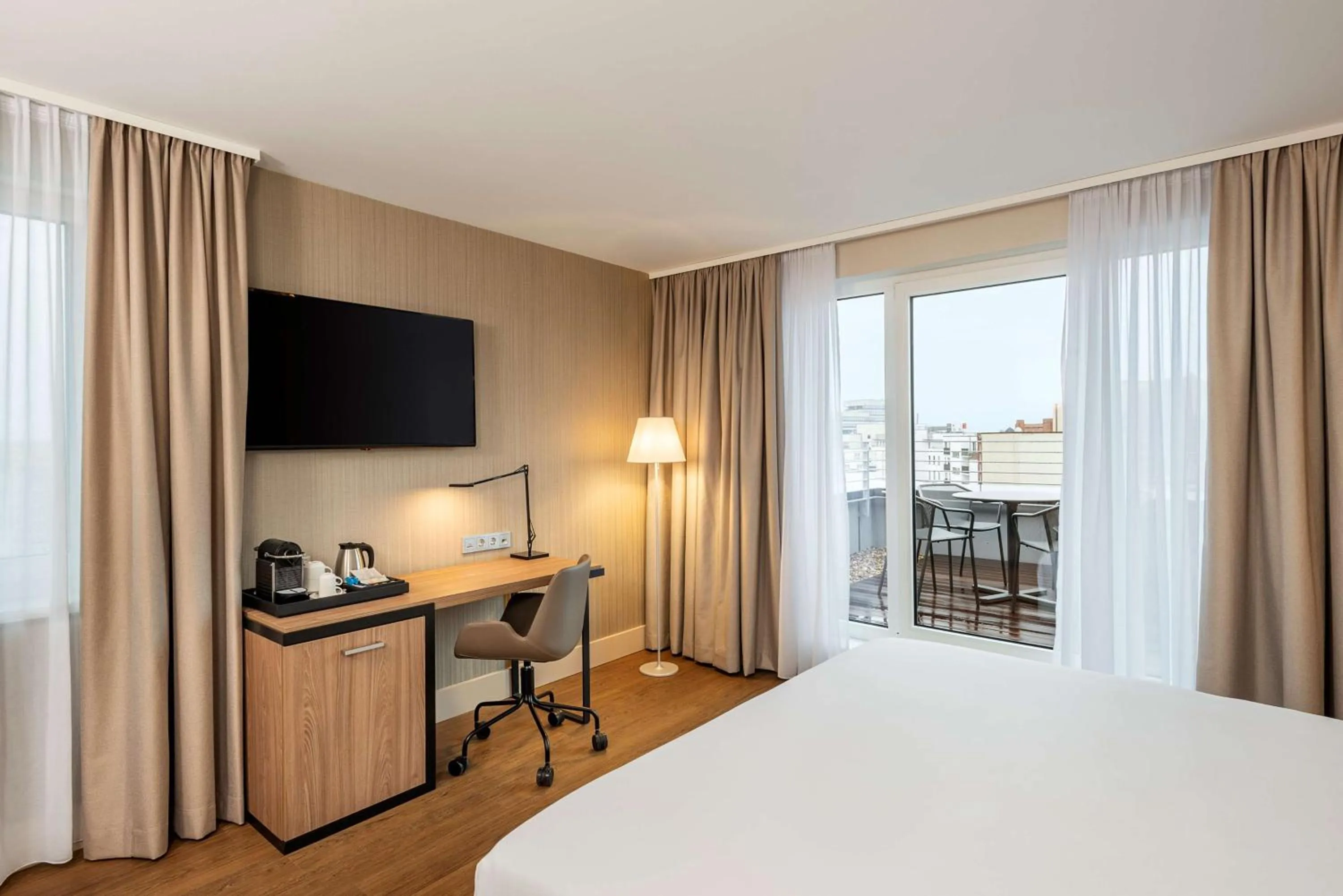 Standard Double Room with View and Terrace in NH Hannover