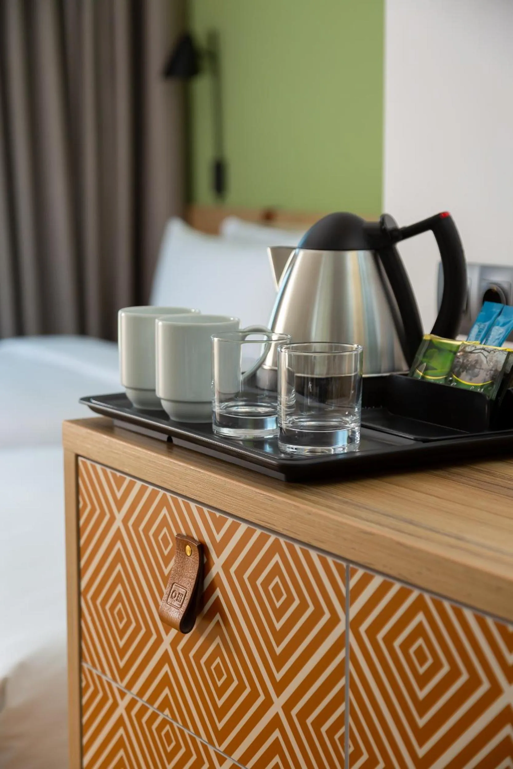 Queen Room - Mobility Access in Hampton By Hilton Turkistan