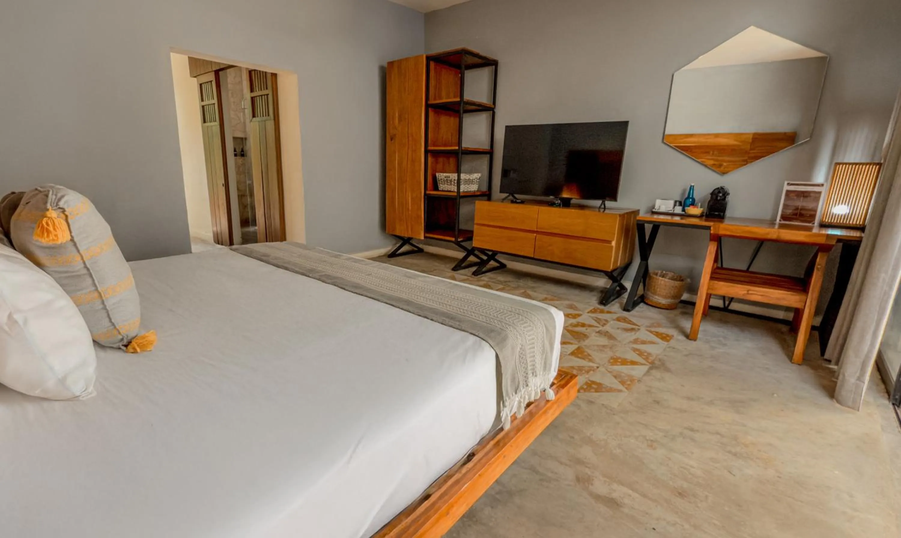 Standard King with Garden in Hotel Unknown