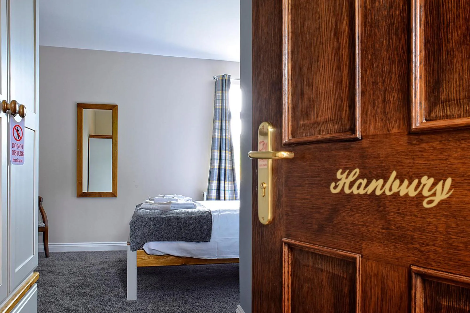 Deluxe Double Room with Shower in Hanbury Turn