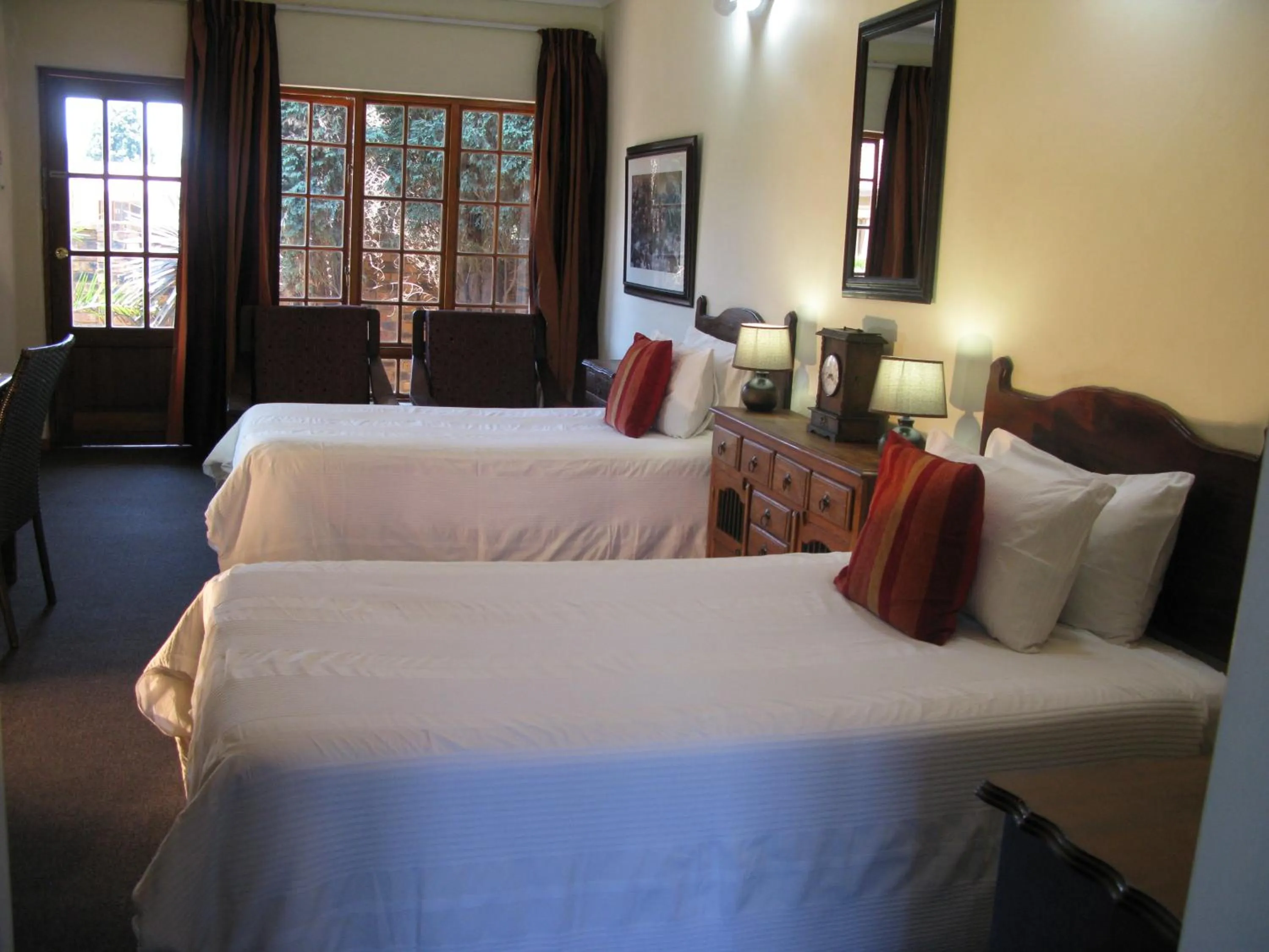 Twin Room in Aero Guest Lodge Kempton Park