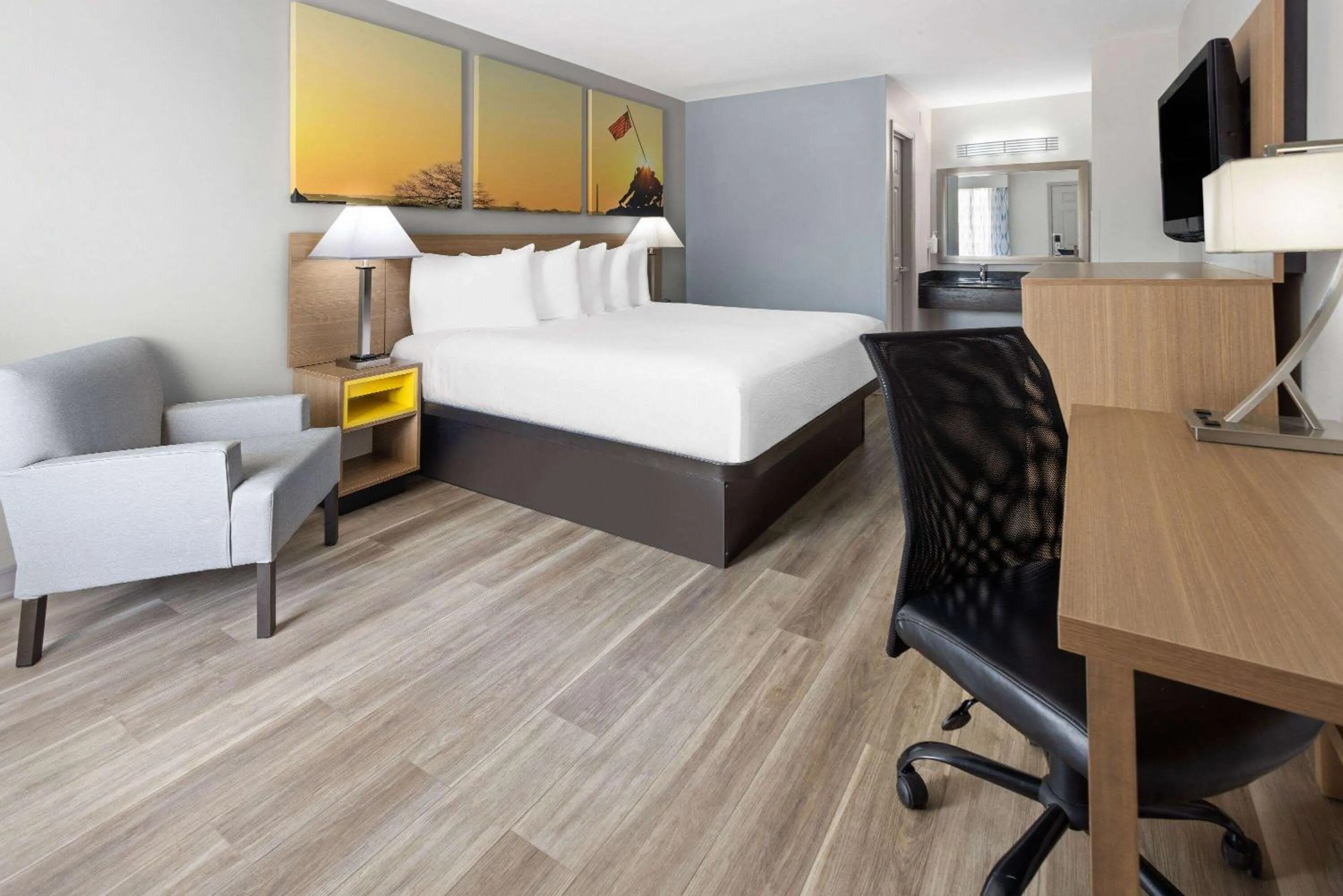 King Room - Non-Smoking in Days Inn by Wyndham Americus
