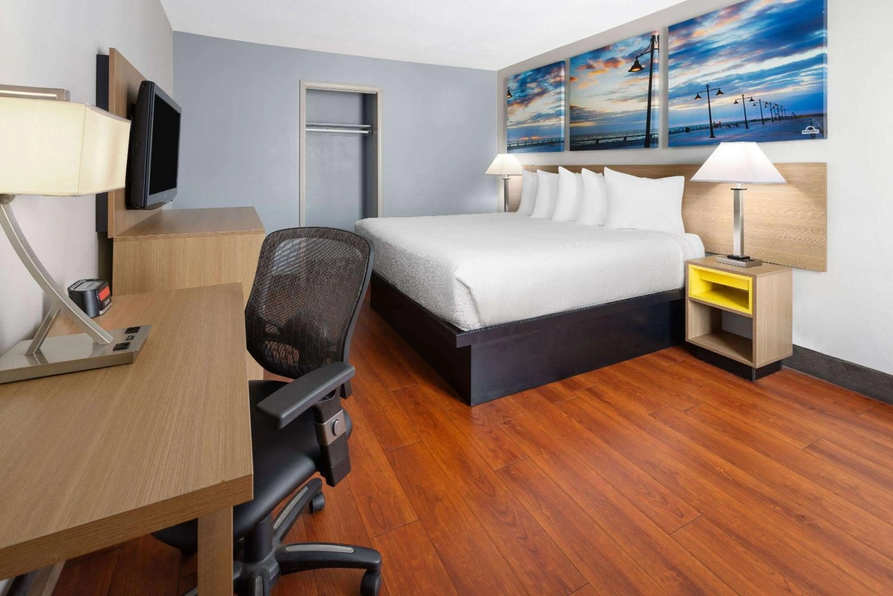 One-Bedroom King Suite - Non-Smoking in Days Inn by Wyndham Americus