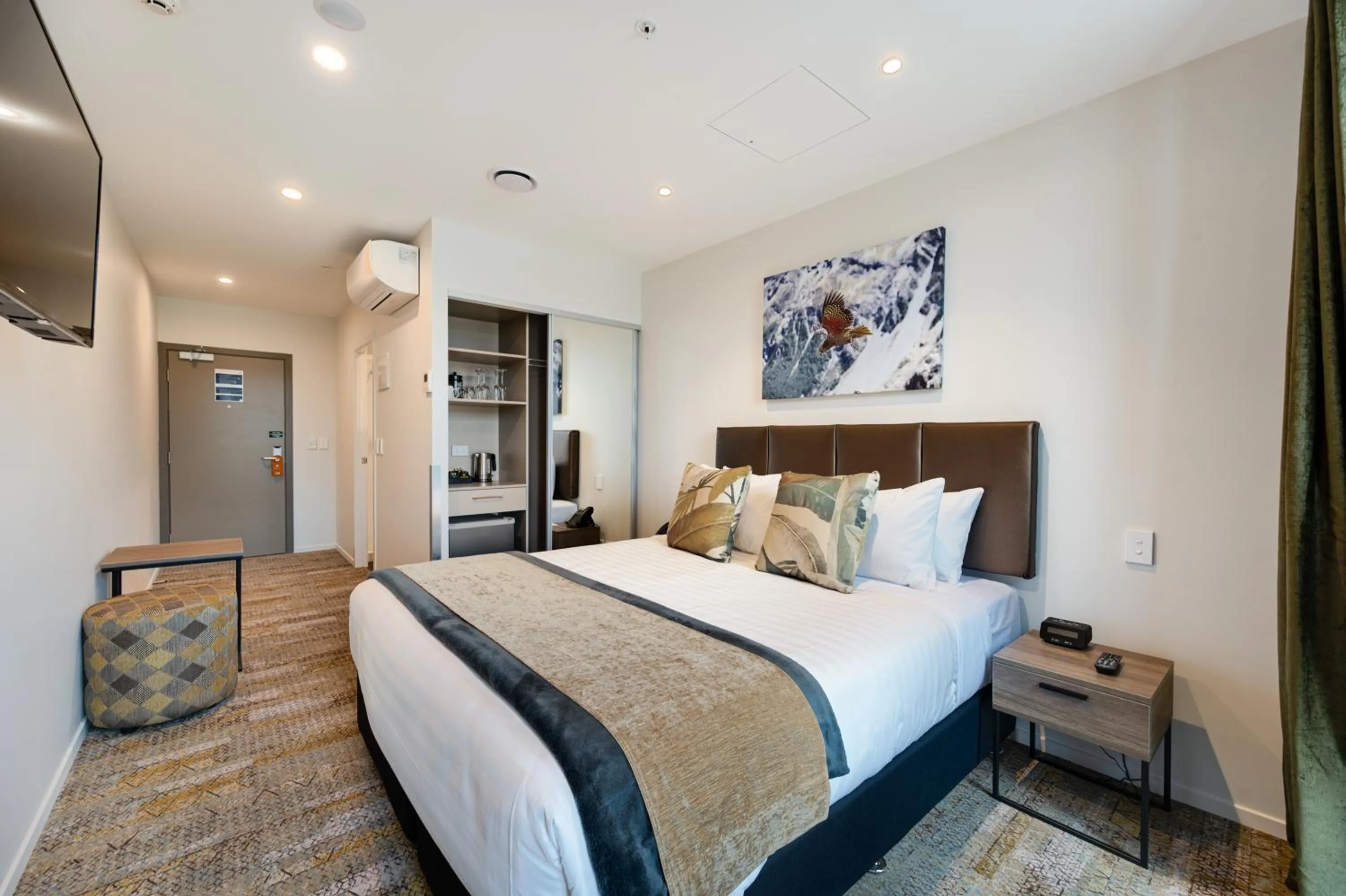 King Room with Mountain View in La Quinta by Wyndham Remarkables Park Queenstown