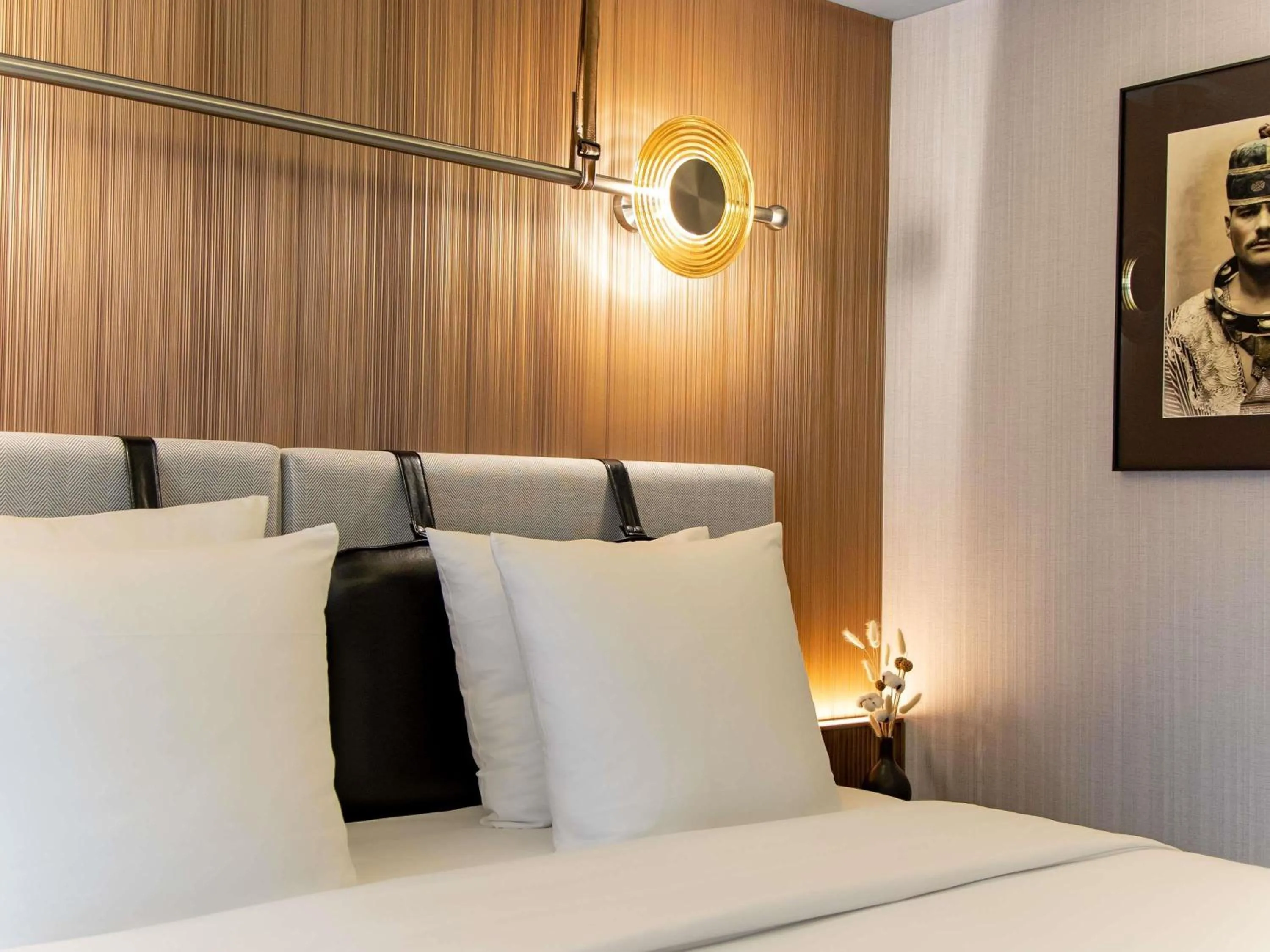 Superior Double Room in MUZE Hotel Dusseldorf - Handwritten Collection