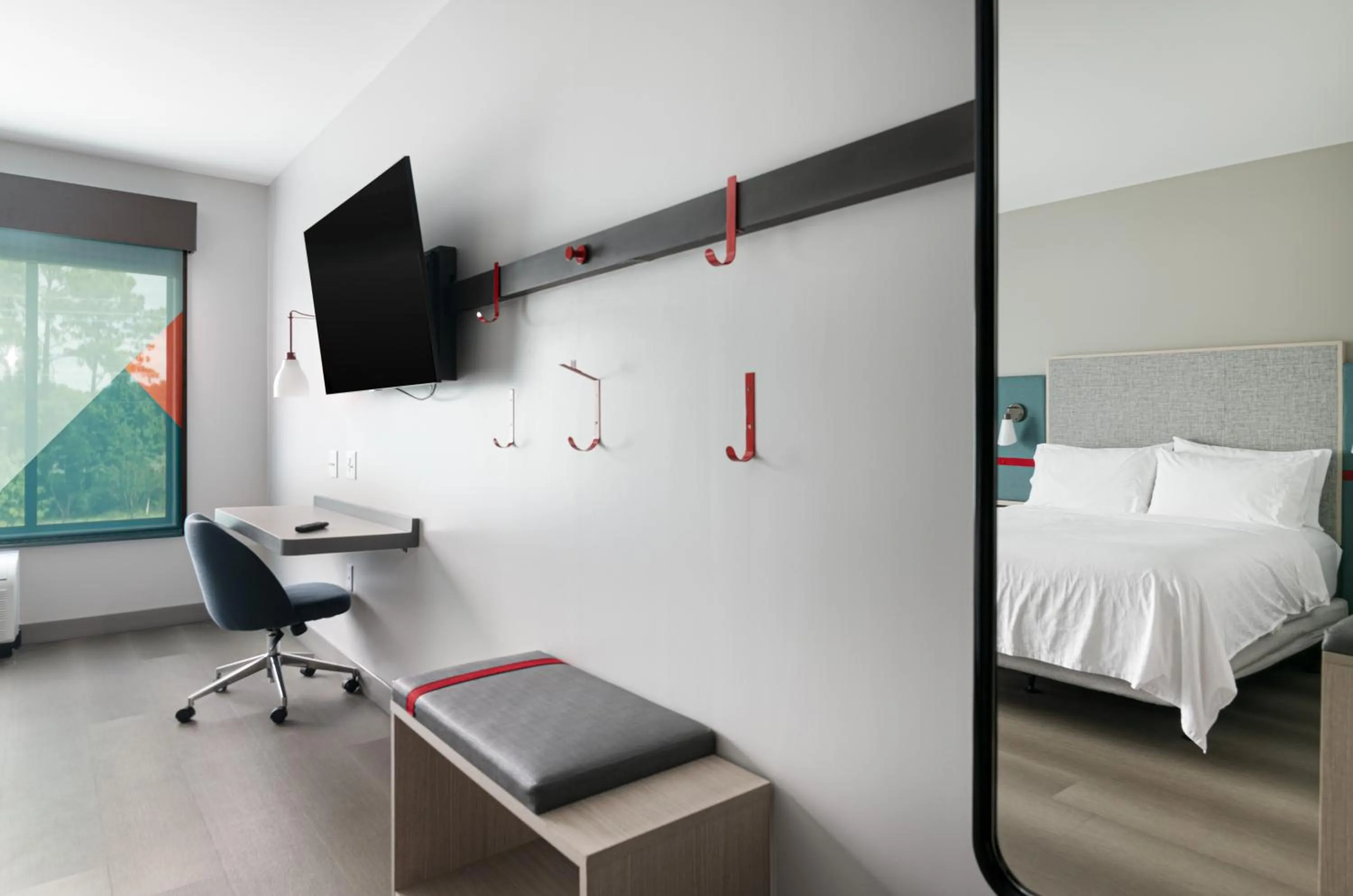 Standard Queen Room with Two Queen Beds and Mobility Accessible Tub in avid hotel Summerville by IHG