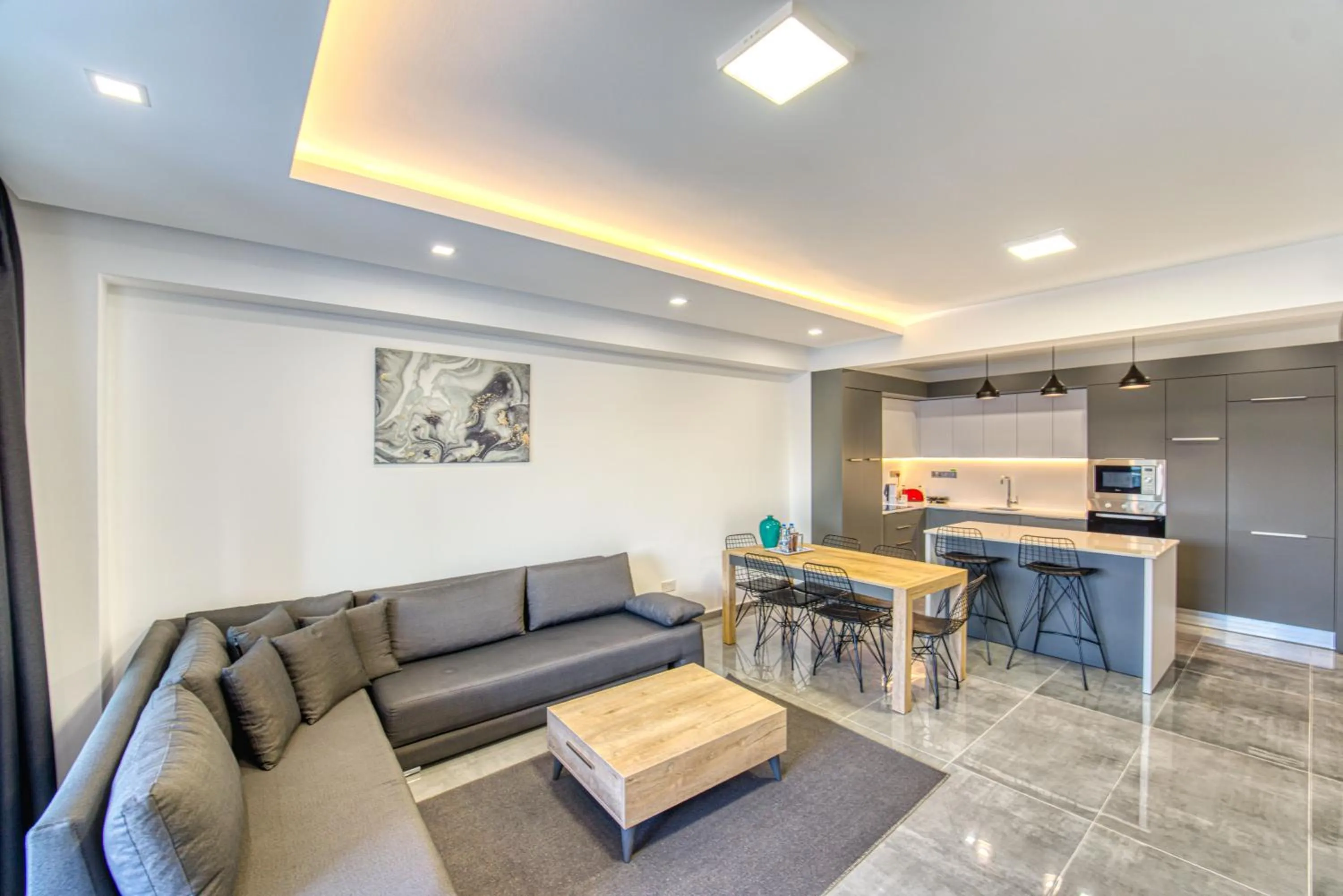 Suite with Pool View in Courtyard Long Beach Holiday Resort