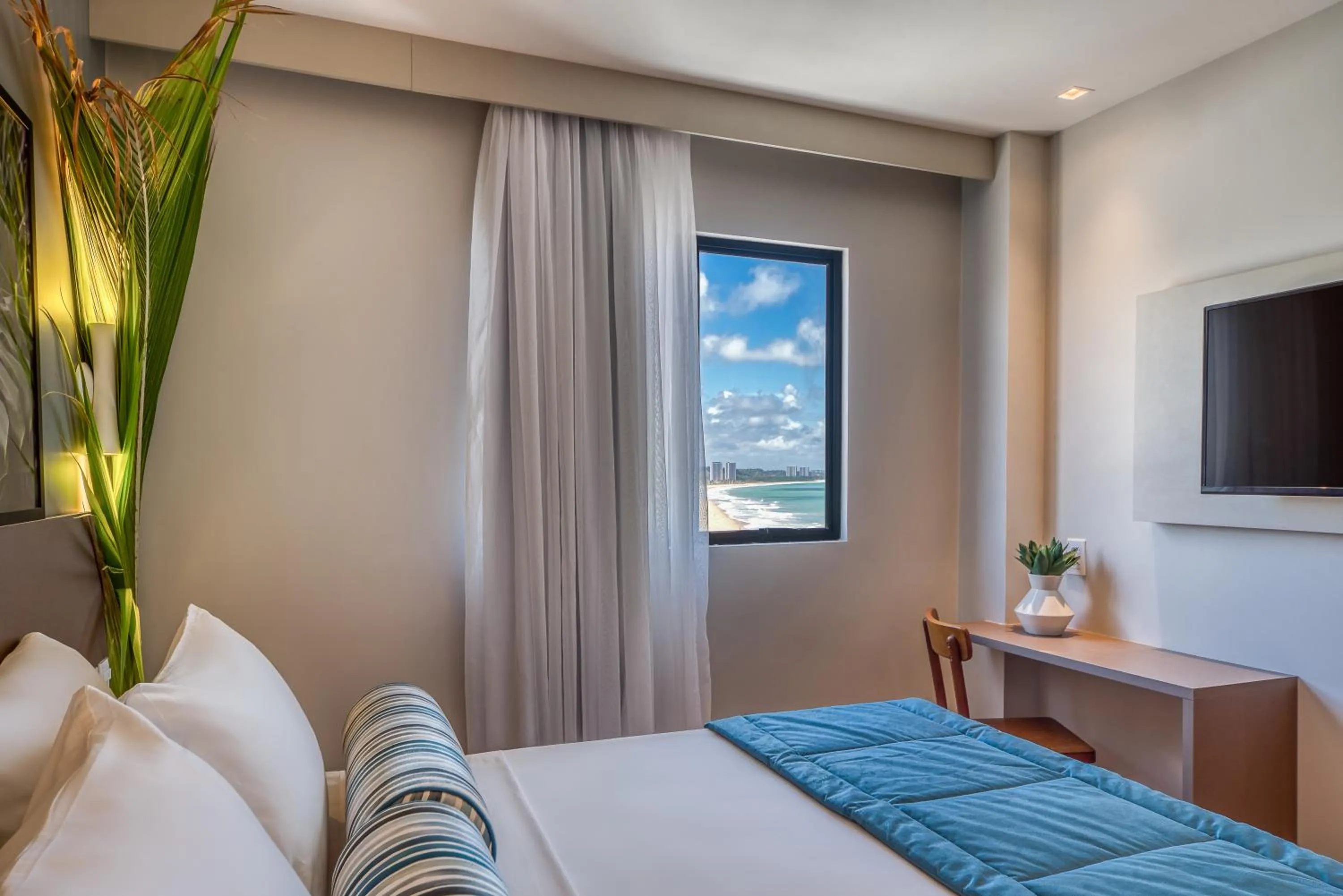 Deluxe Double Room with Side Sea View in Hotel Água de Coco