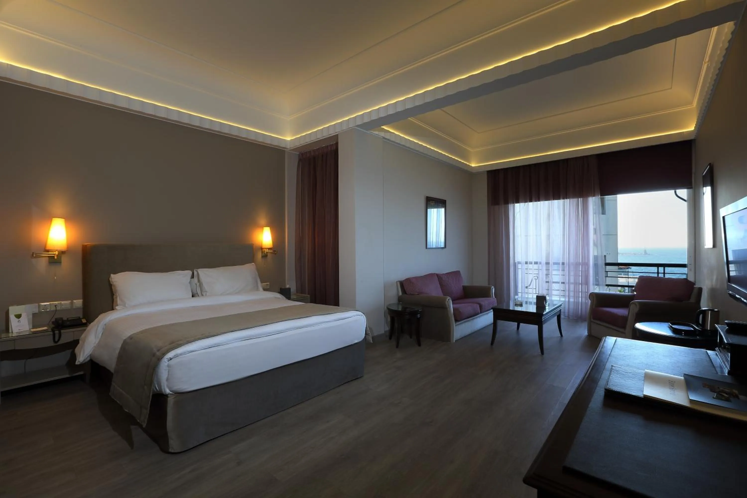 Premium King Room in Warwick Palm Beach Hotel