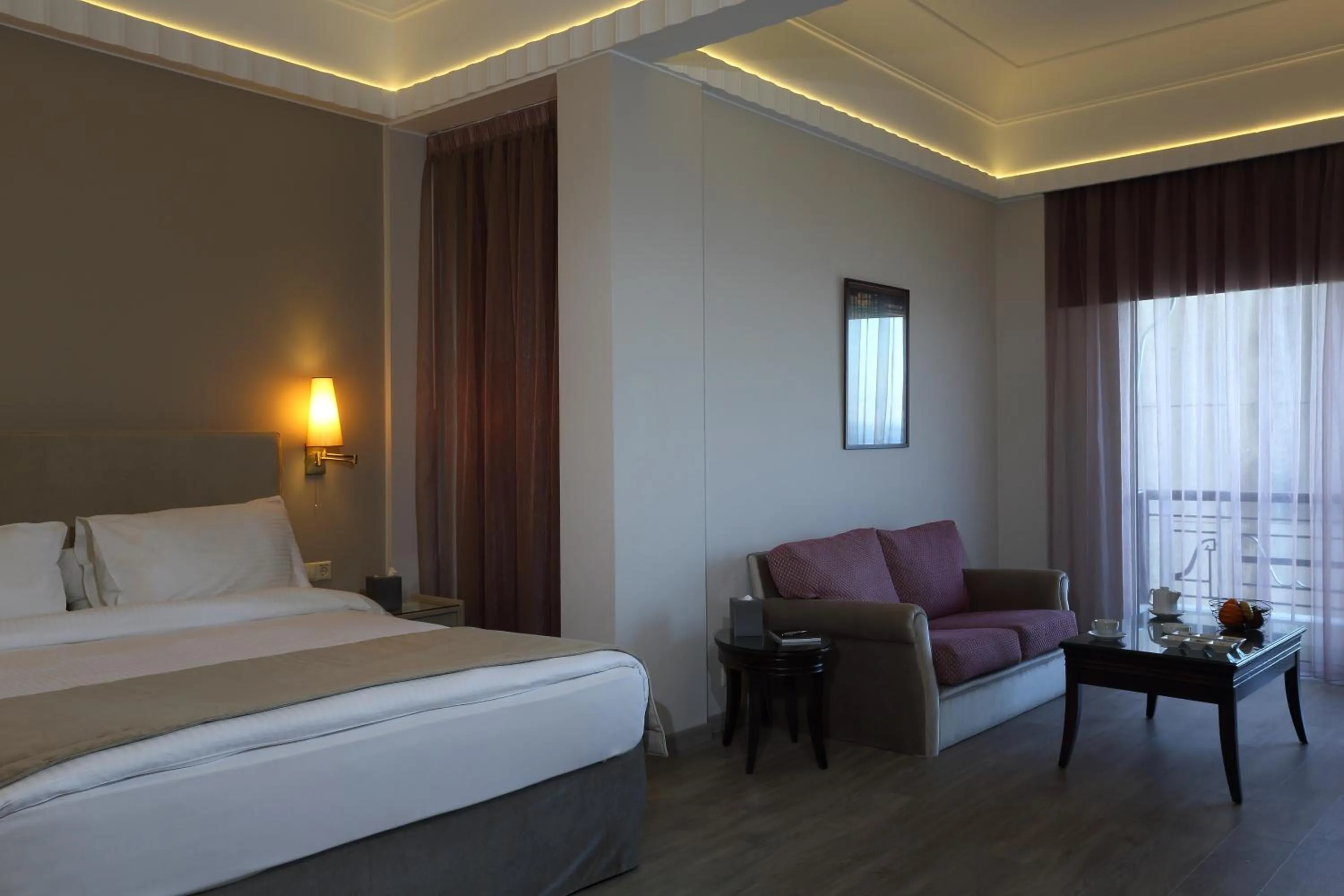 Senior Suite in Warwick Palm Beach Hotel