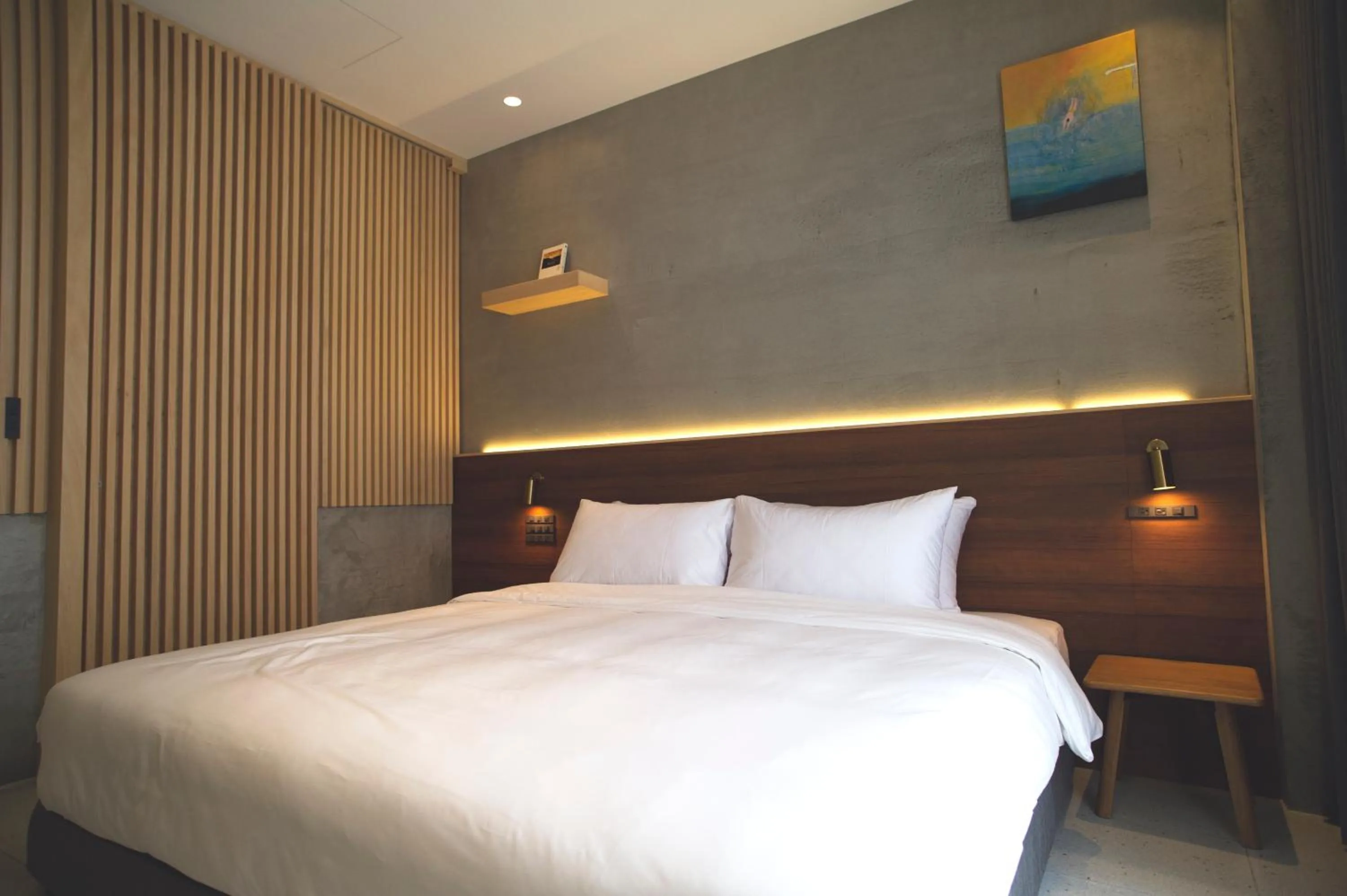 Deluxe Double Room with Bath in FFF Hotel