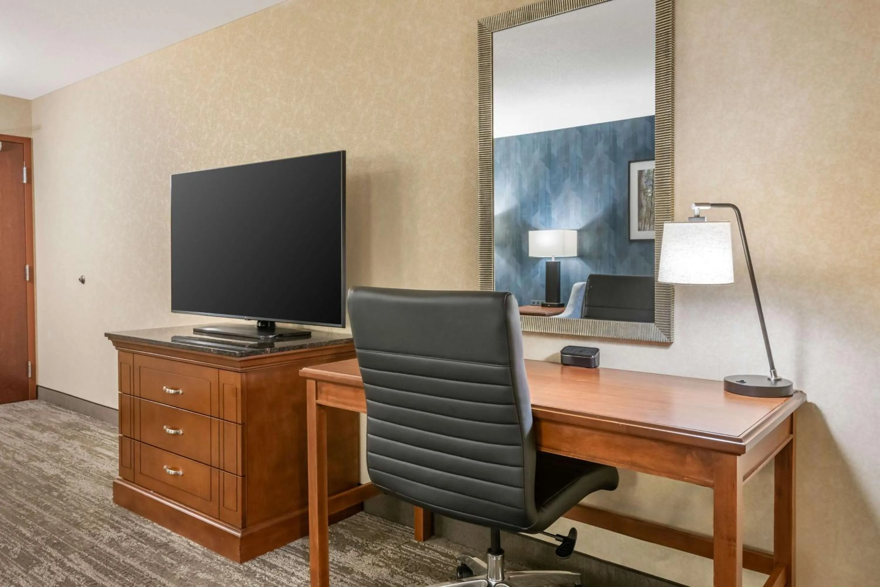 King Suite with Sofa Bed in Drury Inn & Suites Valdosta