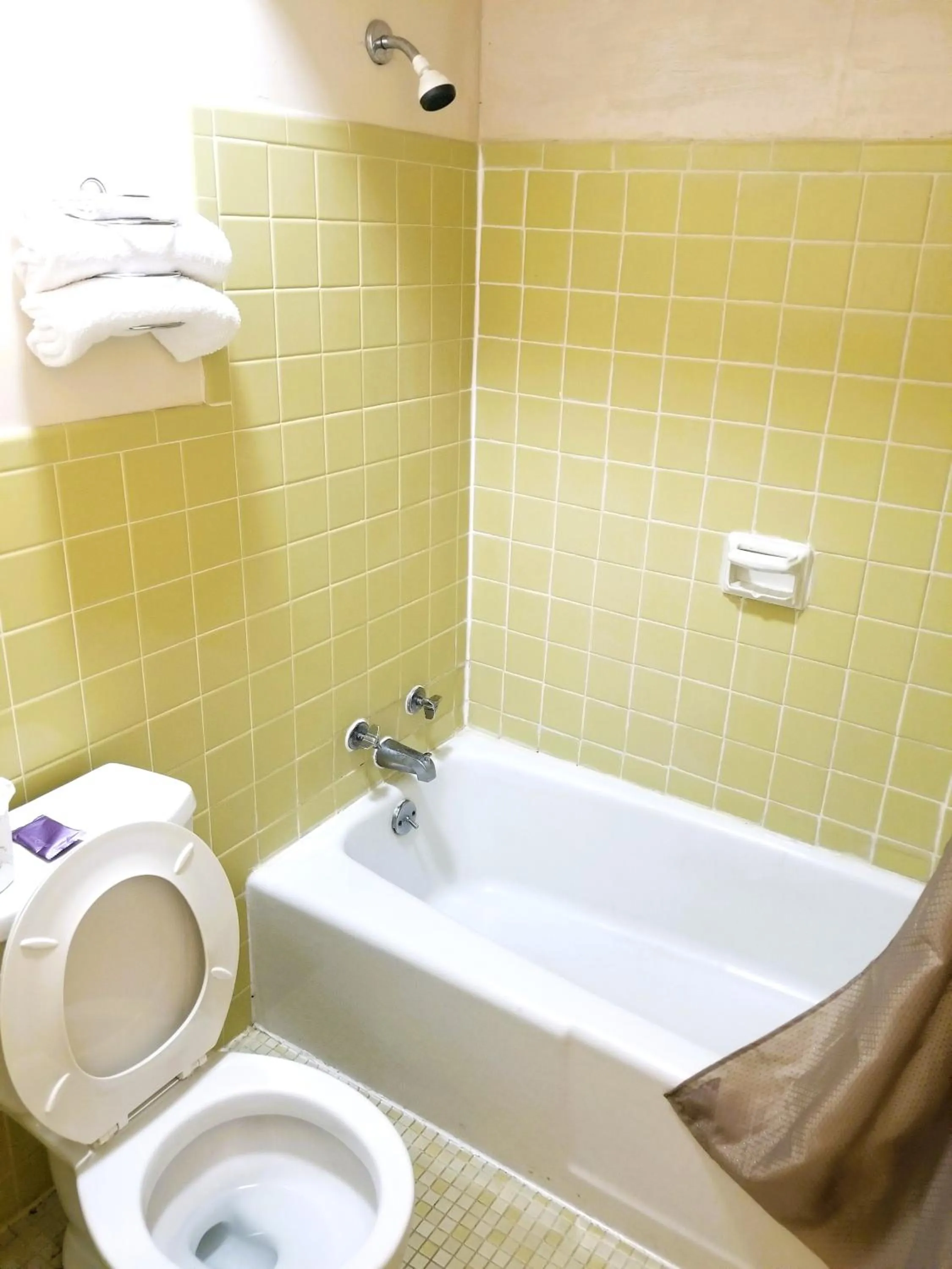 2 Double Beds Deluxe Non-Smoking in Americas Best Value Inn Arkansas City