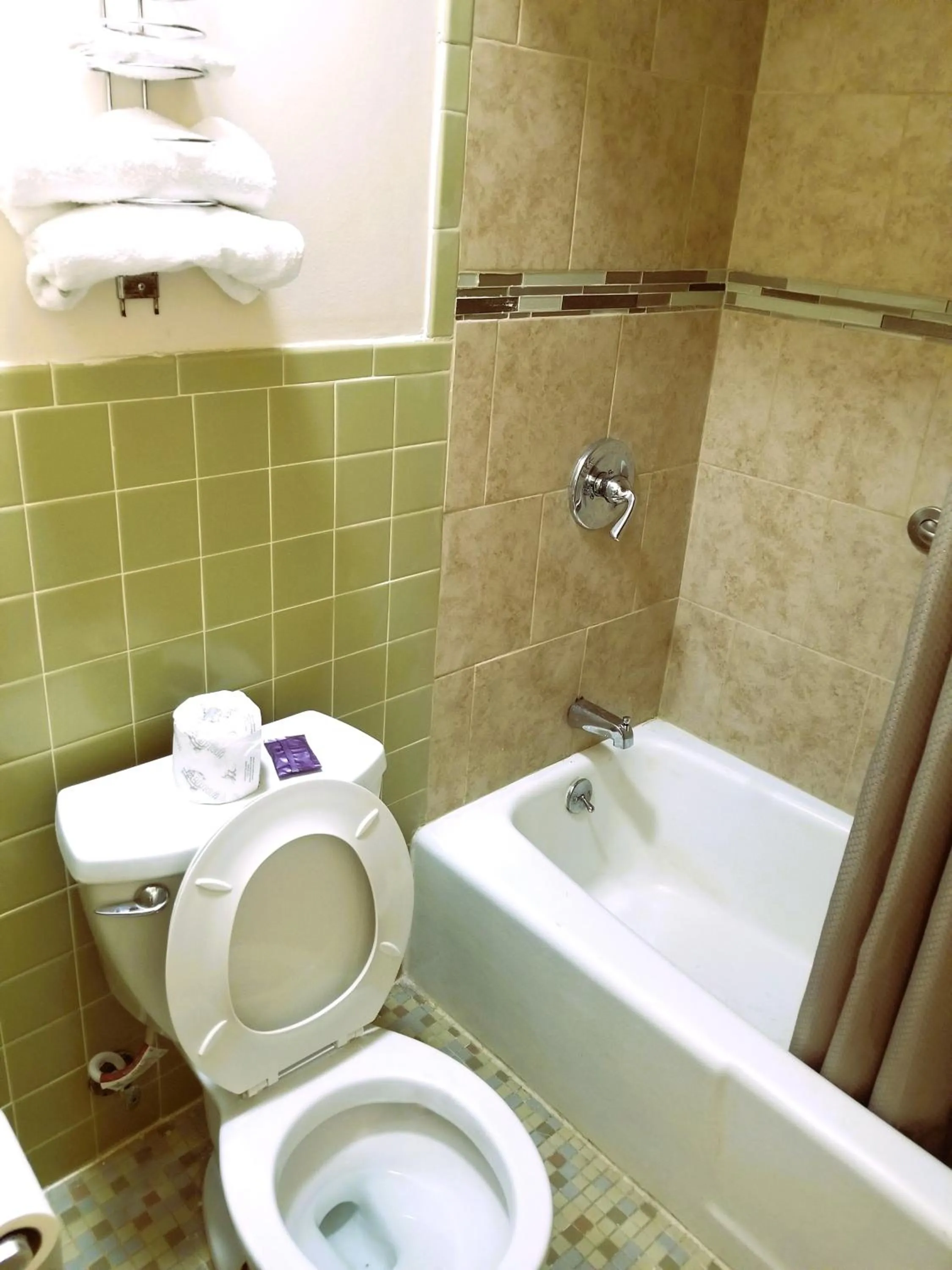 2 Double Beds Non-Smoking in Americas Best Value Inn Arkansas City