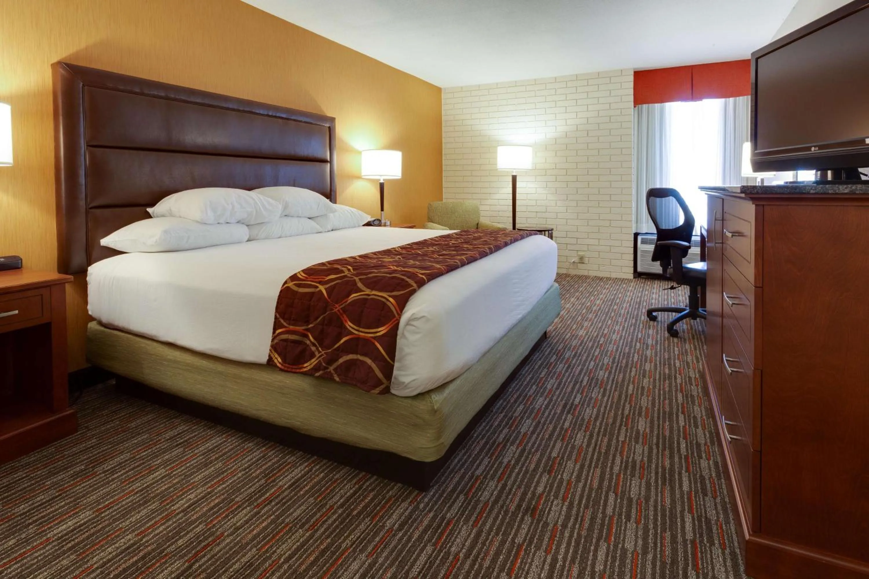 Deluxe King Room - Accessible, Roll-in Shower in Drury Inn & Suites Denver Tech Center