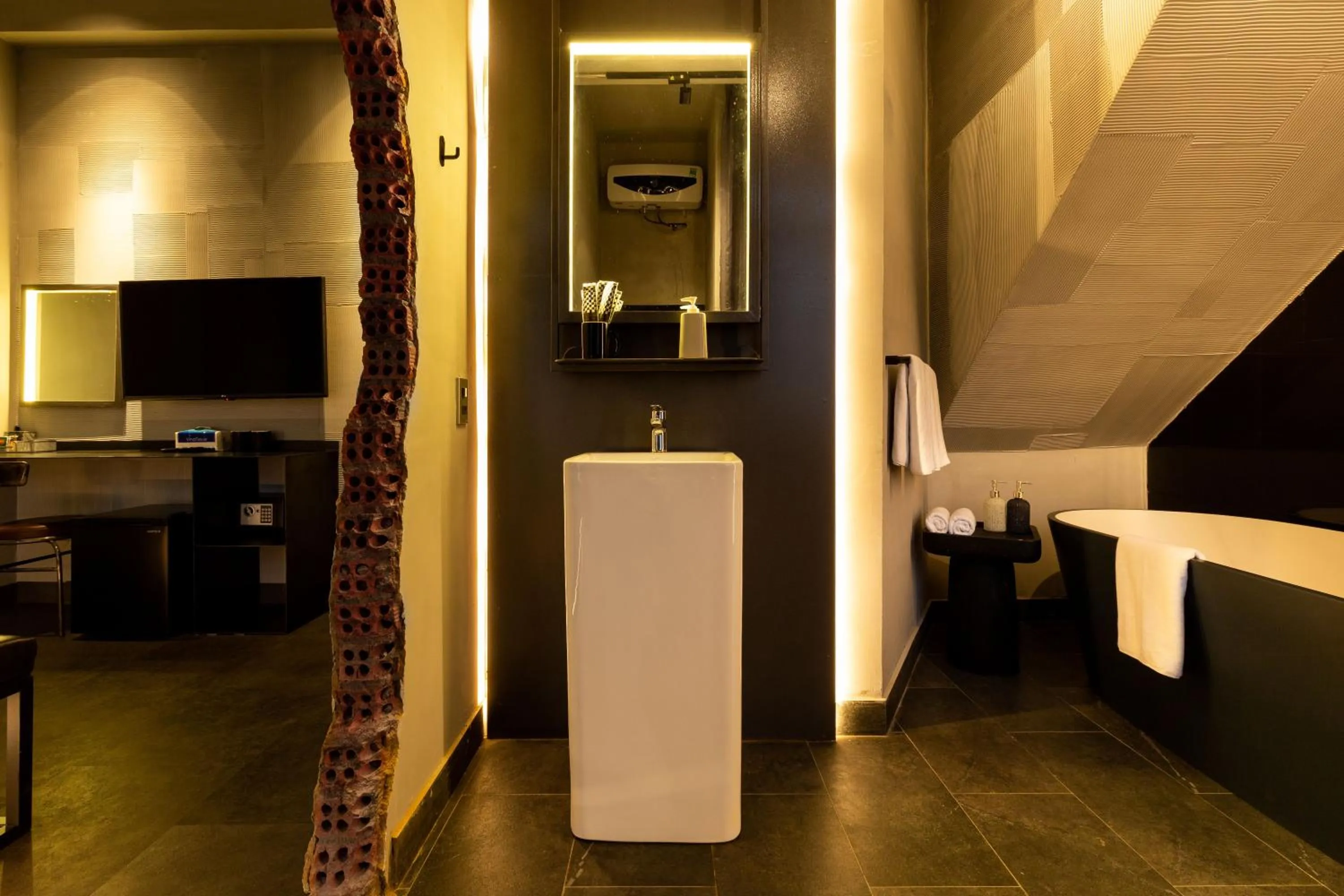 Deluxe Studio in Blue Fingers KRoom Dalat