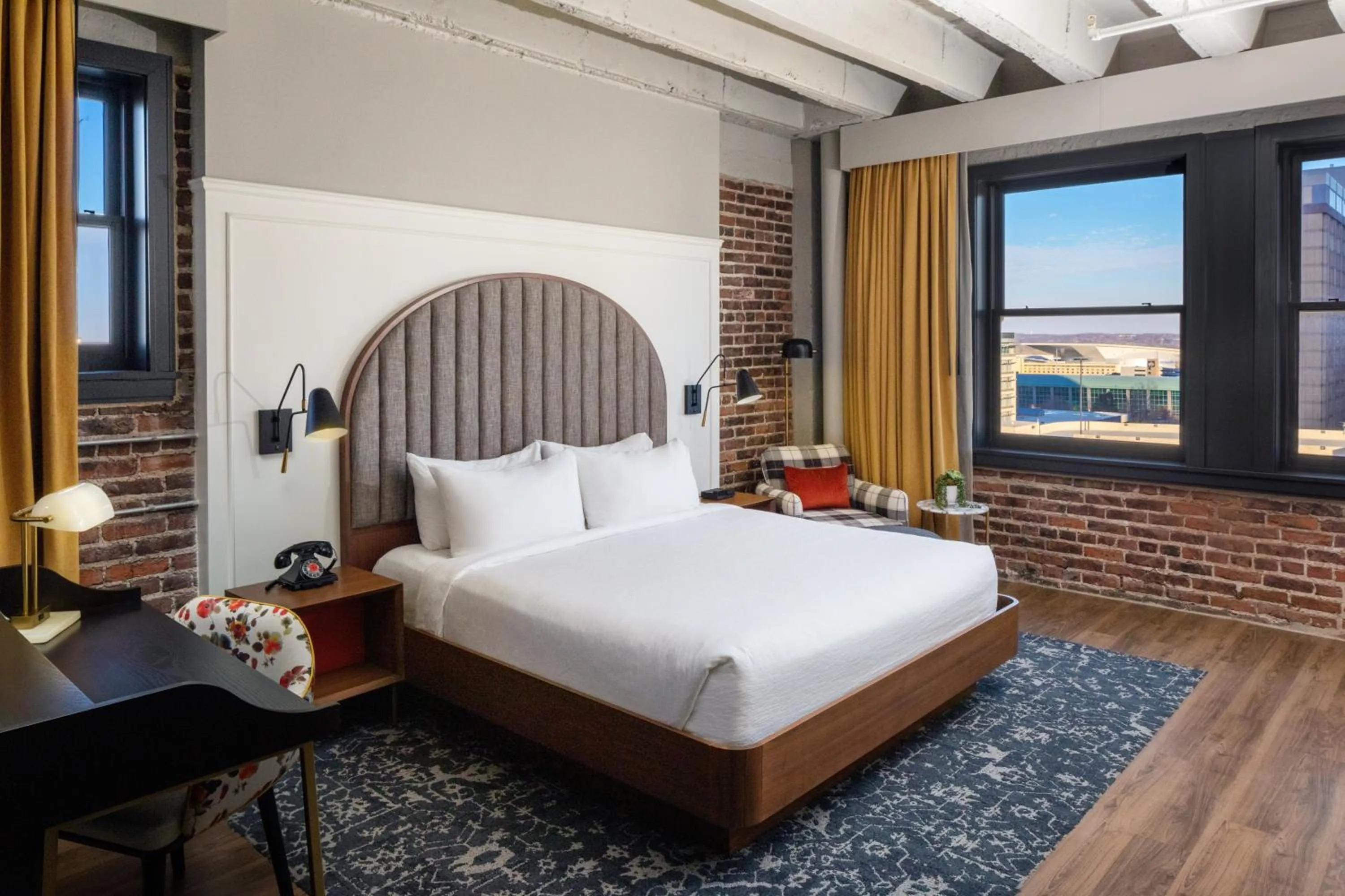 Premium King Room in Hotel Indigo - Omaha Downtown by IHG