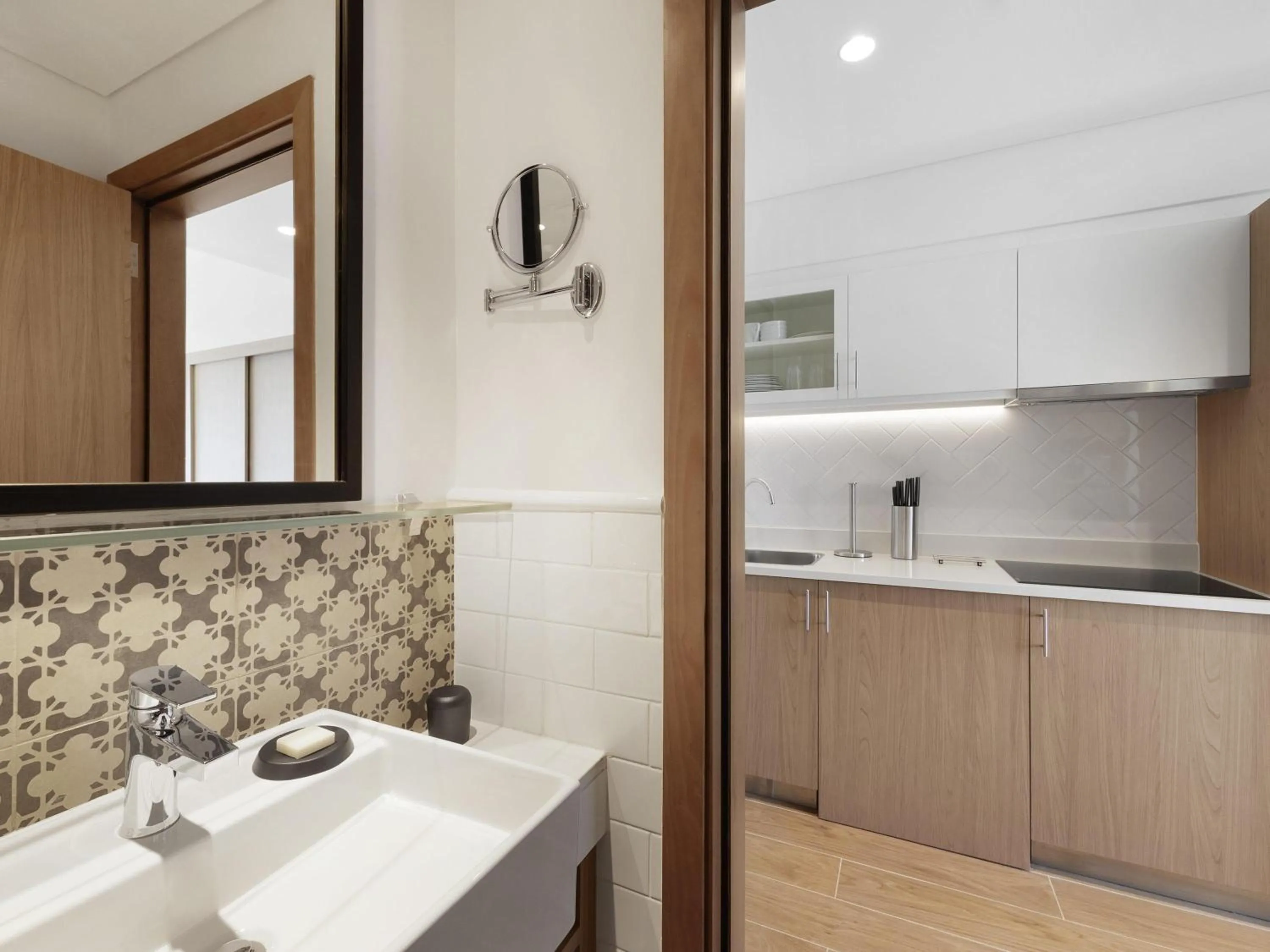 Studio with Balcony - 20% off Food & Beverage in Aparthotel Adagio Dubai Deira