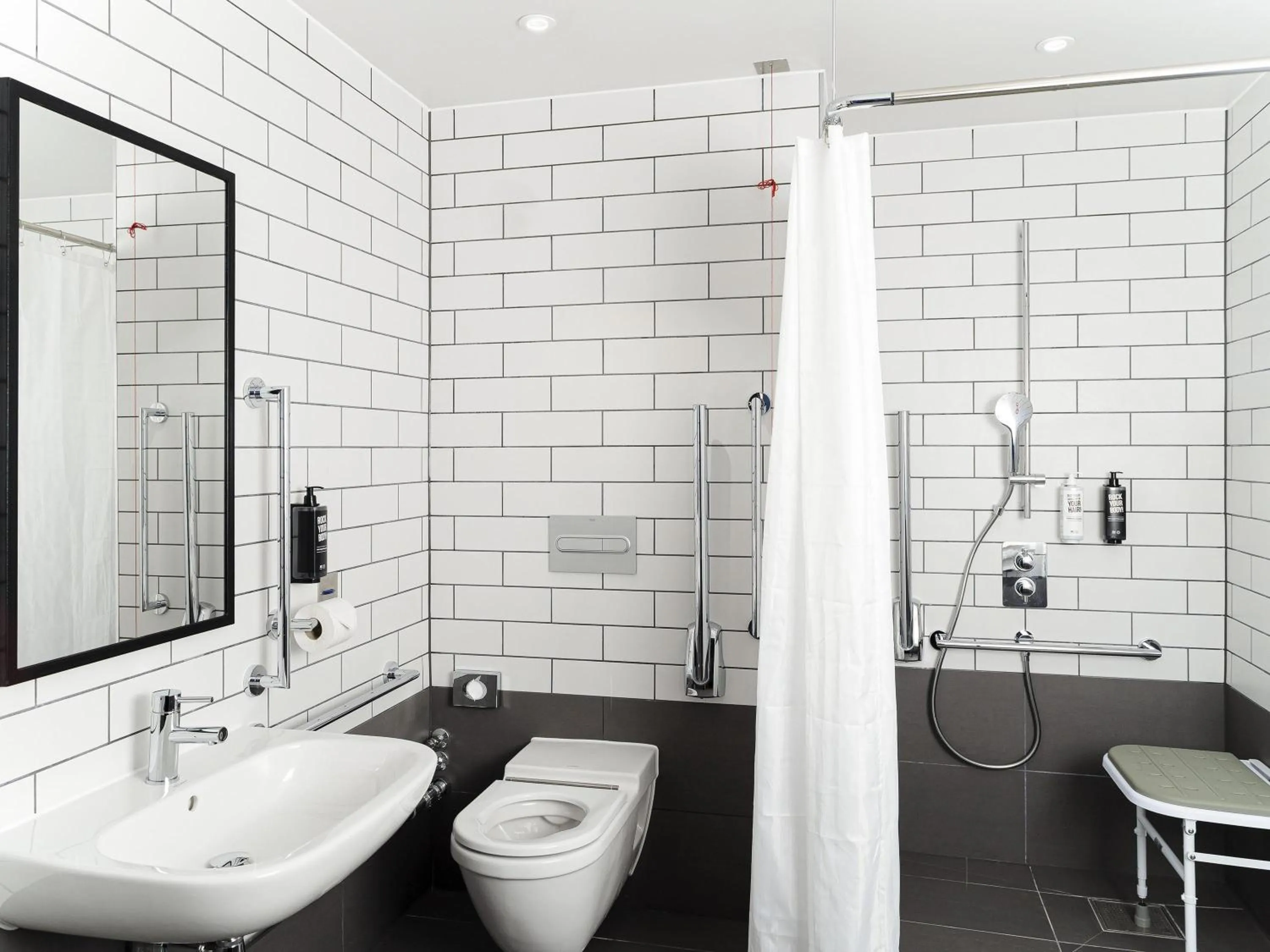 Accessible Twin Room in ibis Bridgwater, M5 Jct23