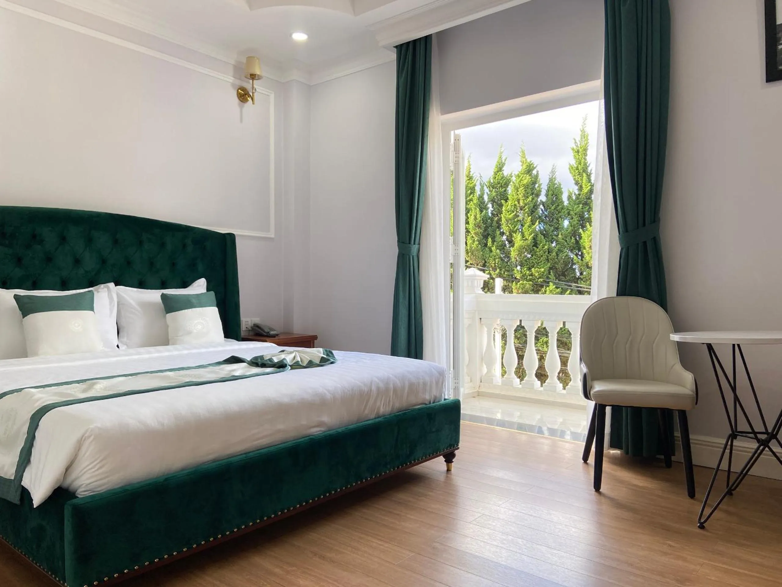 Double Room with Lake View in Peach Valley Hotel Dalat