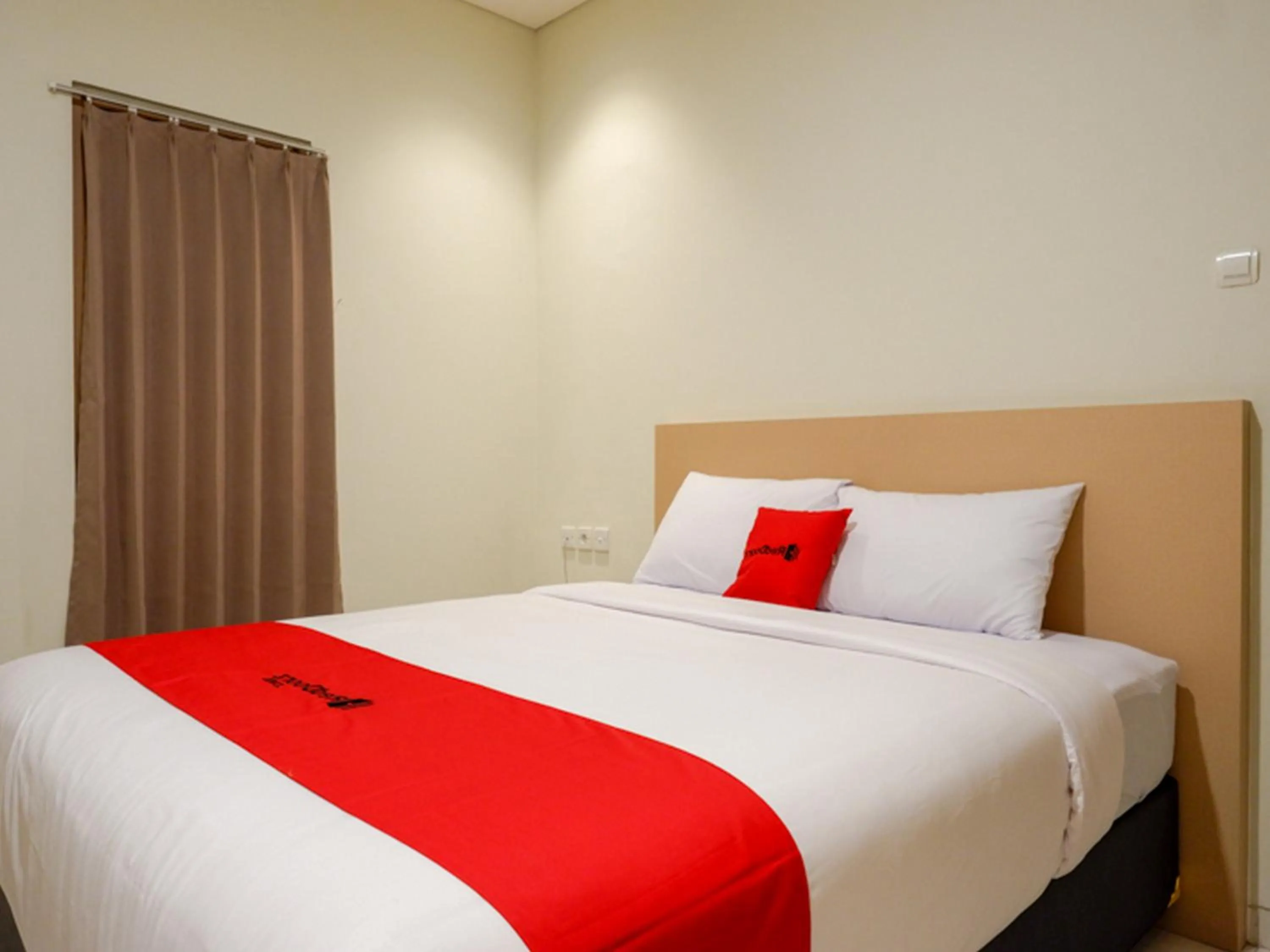 Superior Double Room in RedDoorz near Exit Tol Banyumanik 2