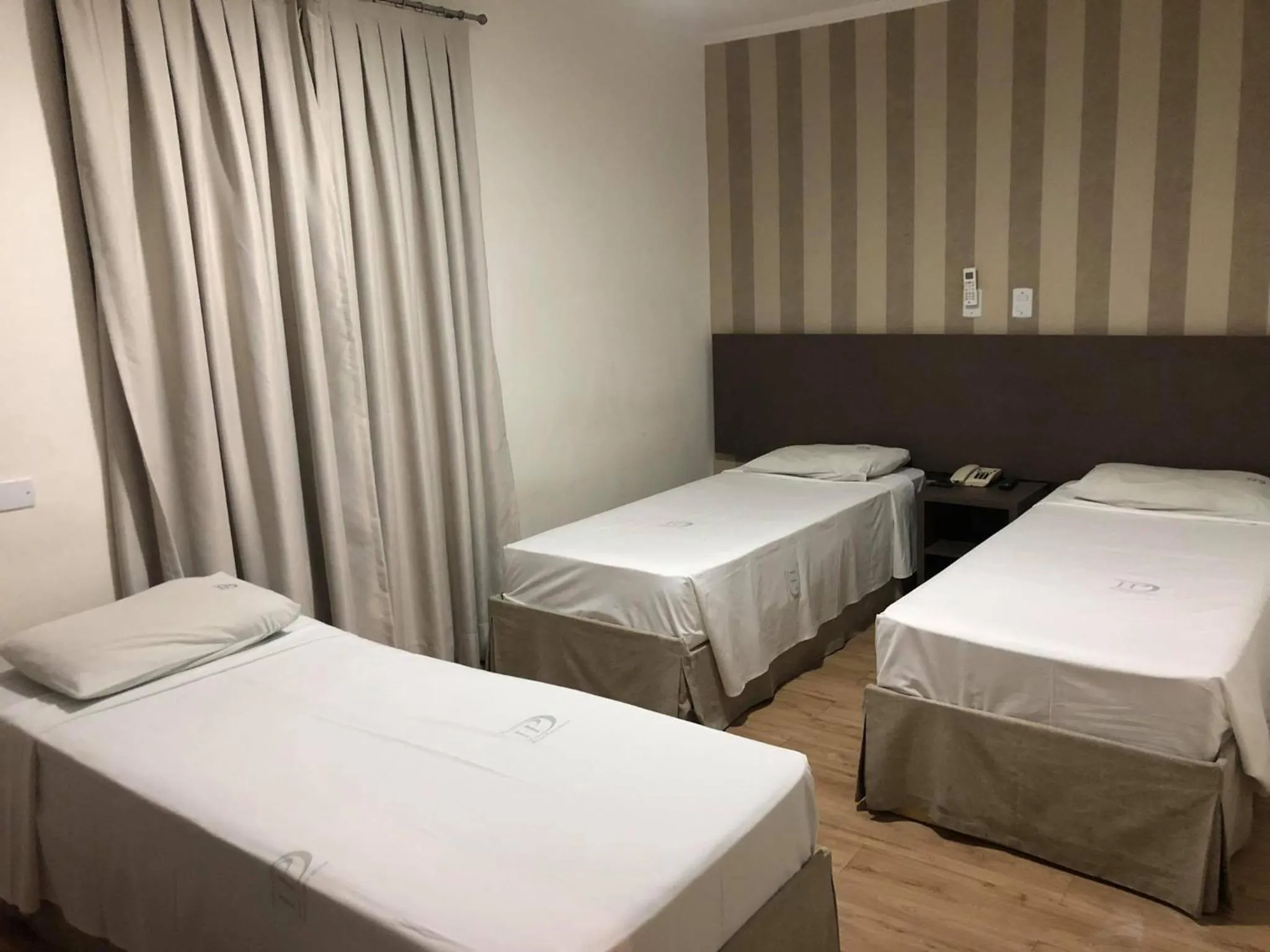 Quarto Luxo Triplo in David Plaza Hotel