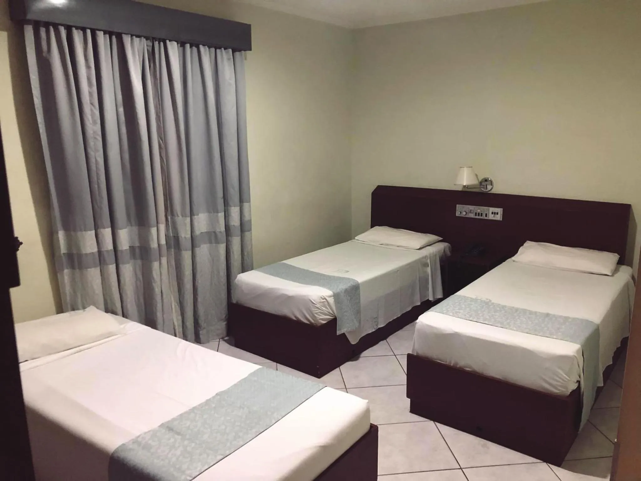 Quarto Luxo Triplo in David Plaza Hotel