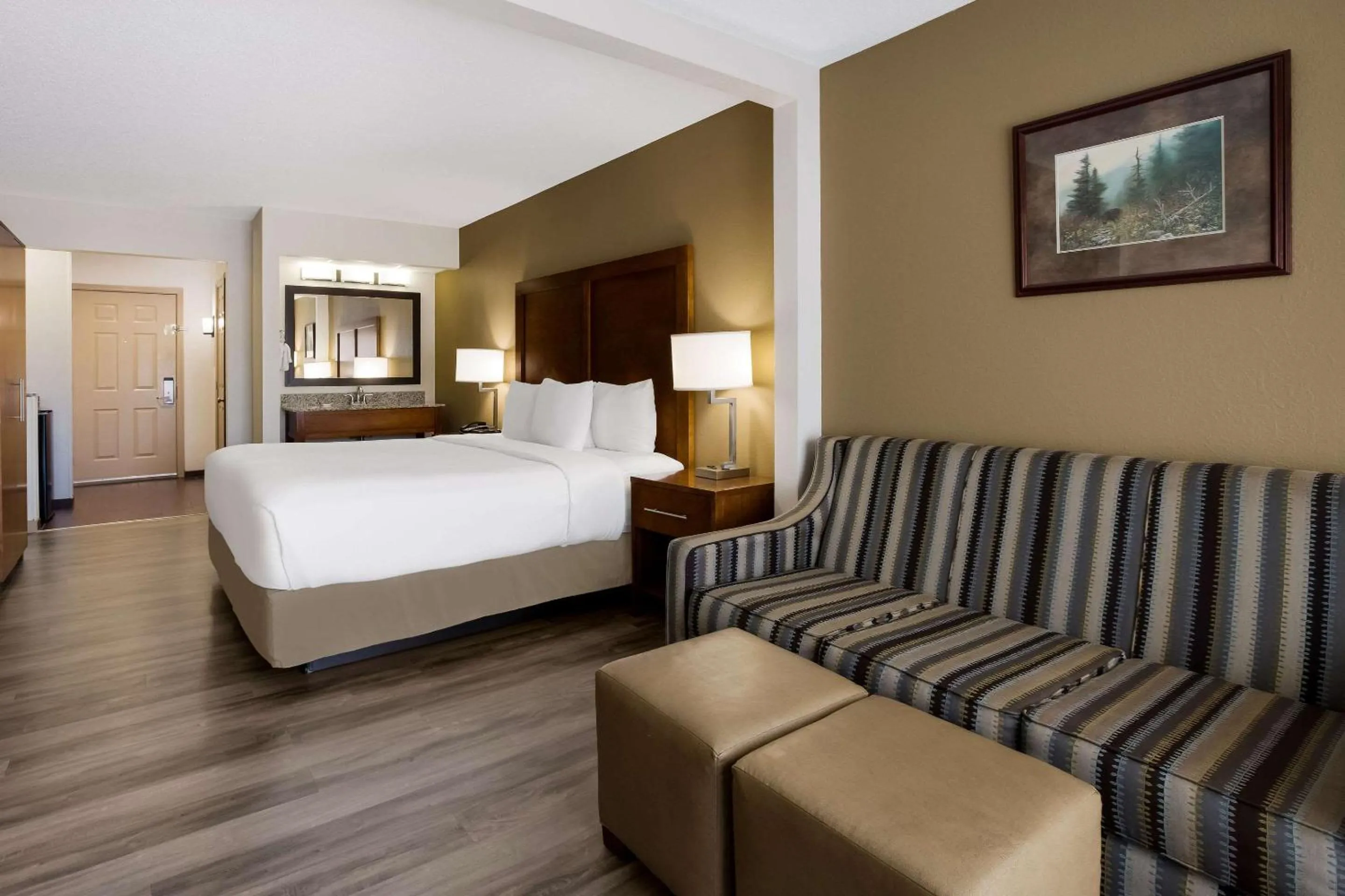 Superior King Room - Non-Smoking in The Inn at Apple Valley, an Ascend Collection Hotel
