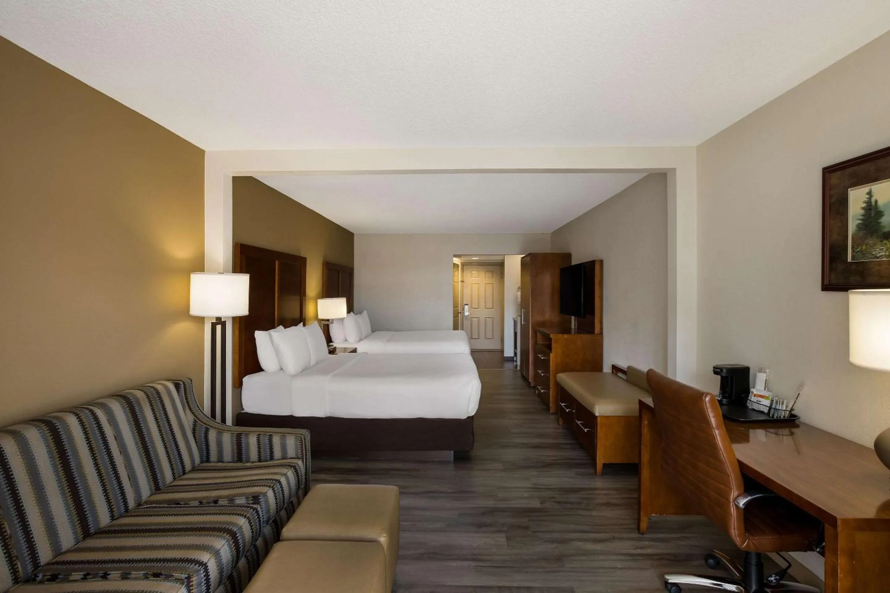 Superior Queen Room with Two Queen Beds - Non-Smoking in The Inn at Apple Valley, an Ascend Collection Hotel