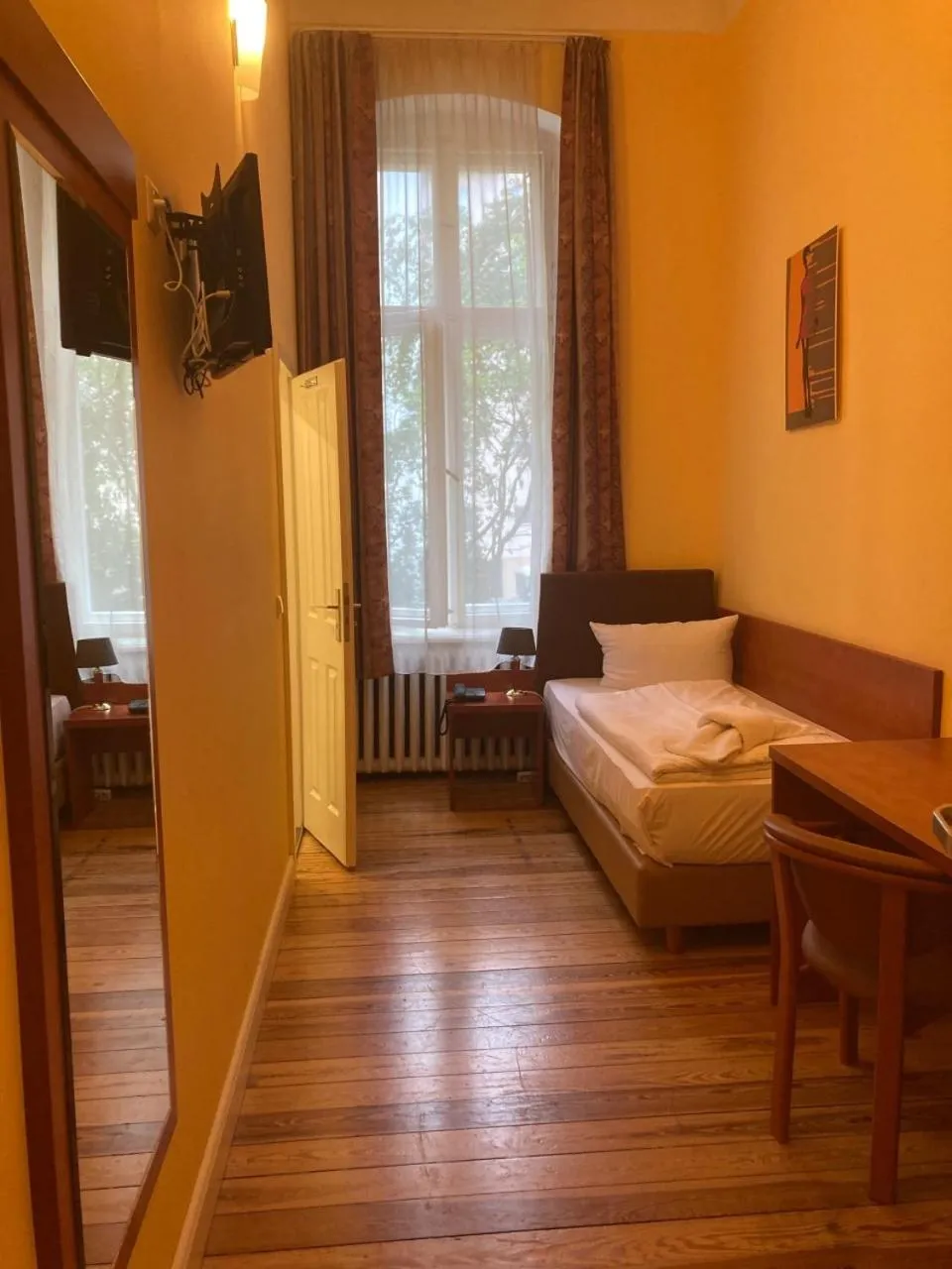 Single Room in City Hotel am Kurfürstendamm