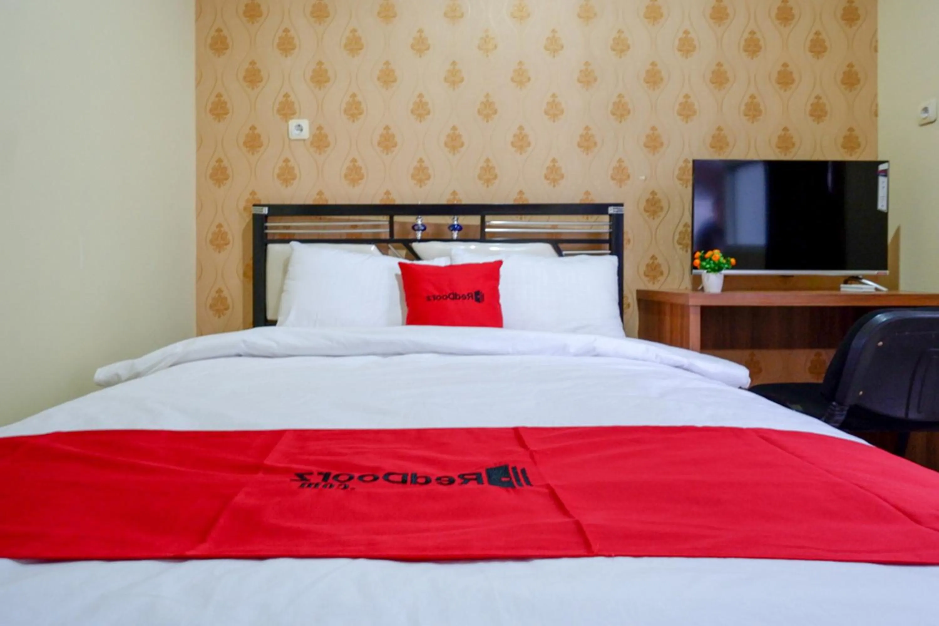 Double Room in RedDoorz @ Jalan Bali Cilacap