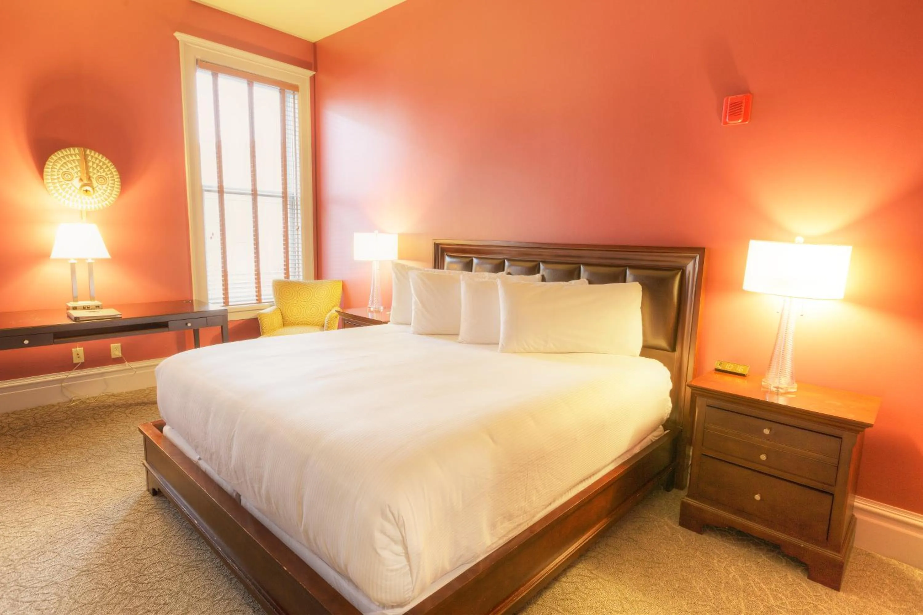 King Room in Montvale Hotel