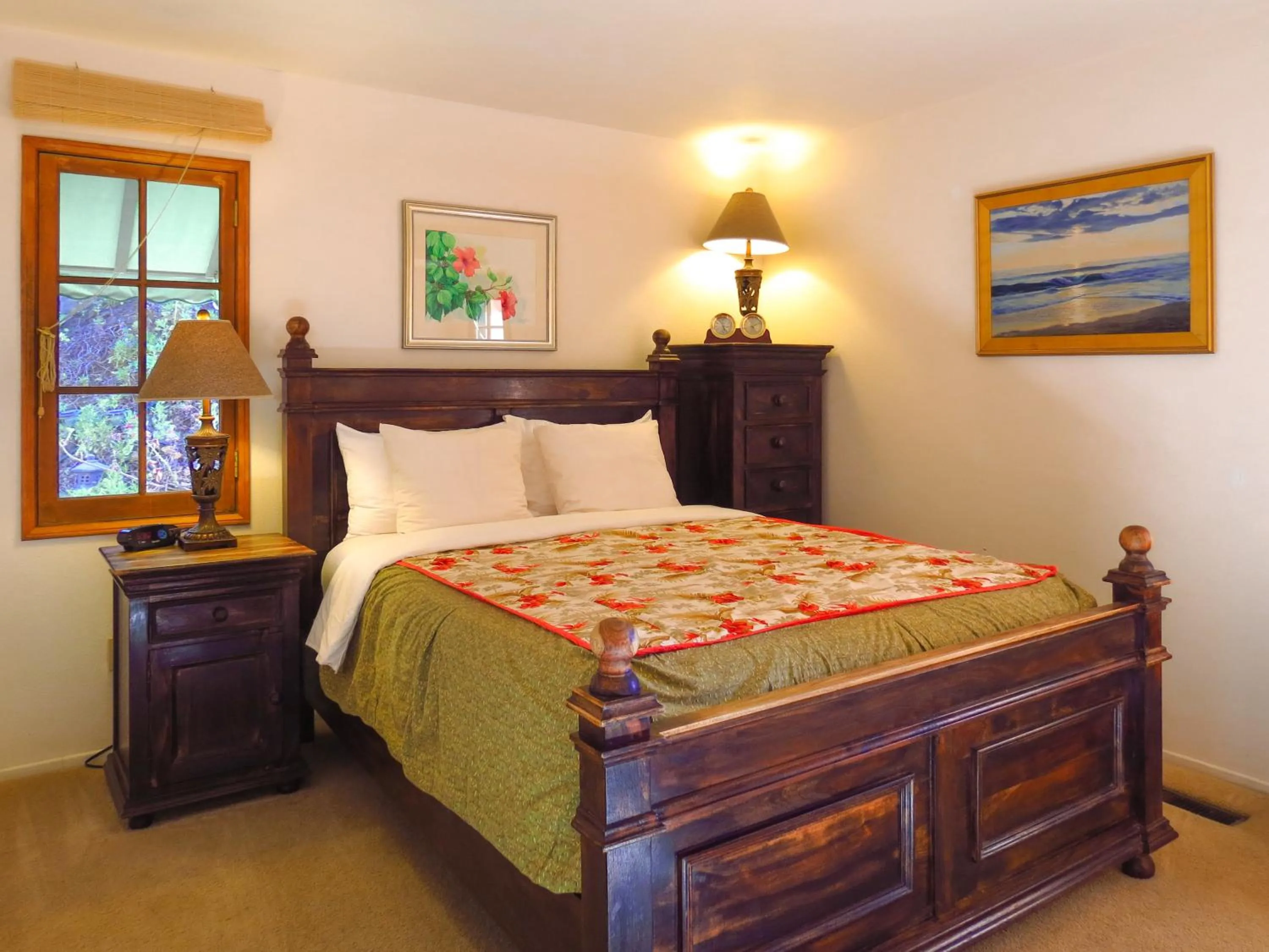 Deluxe Queen Room in Topanga Canyon Inn Bed and Breakfast