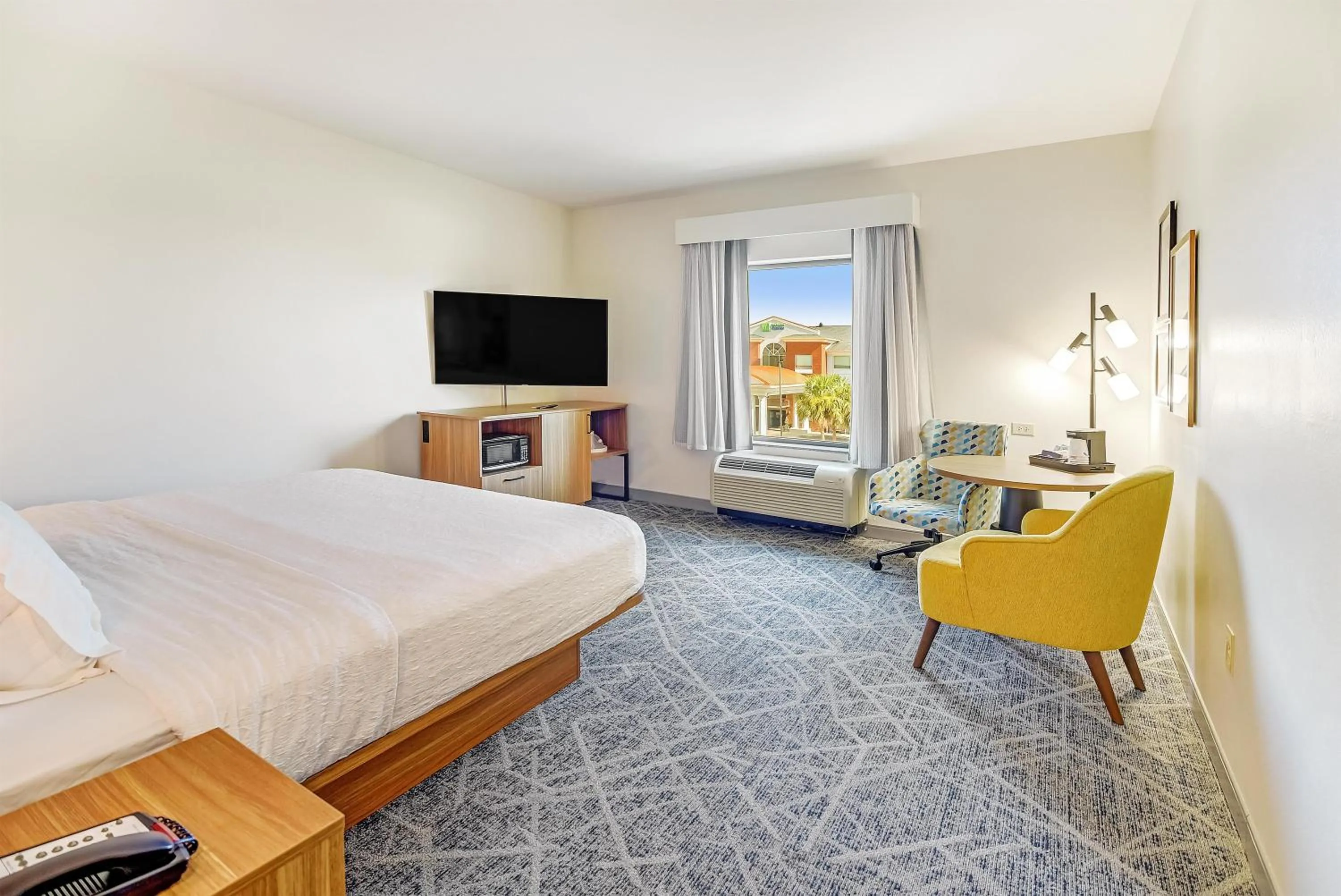 King Room - Non-Smoking in Hampton Inn Foley